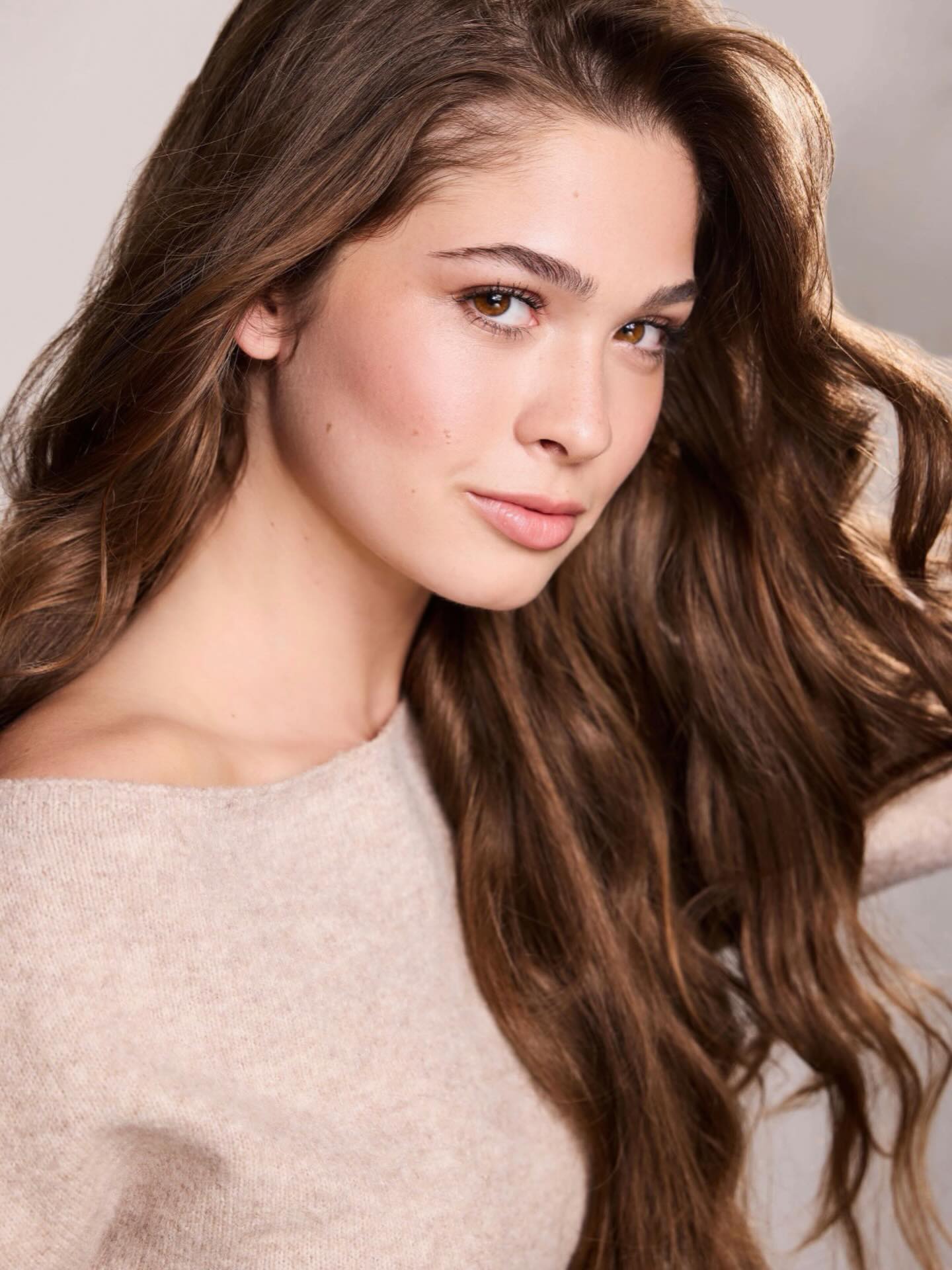 LEENA
@leena_maria_chaouki
HMUA @cheriecombs
I love the Oscars the way I love what I get to do for a living. There’s nothing I love more in life, than dreams coming true.