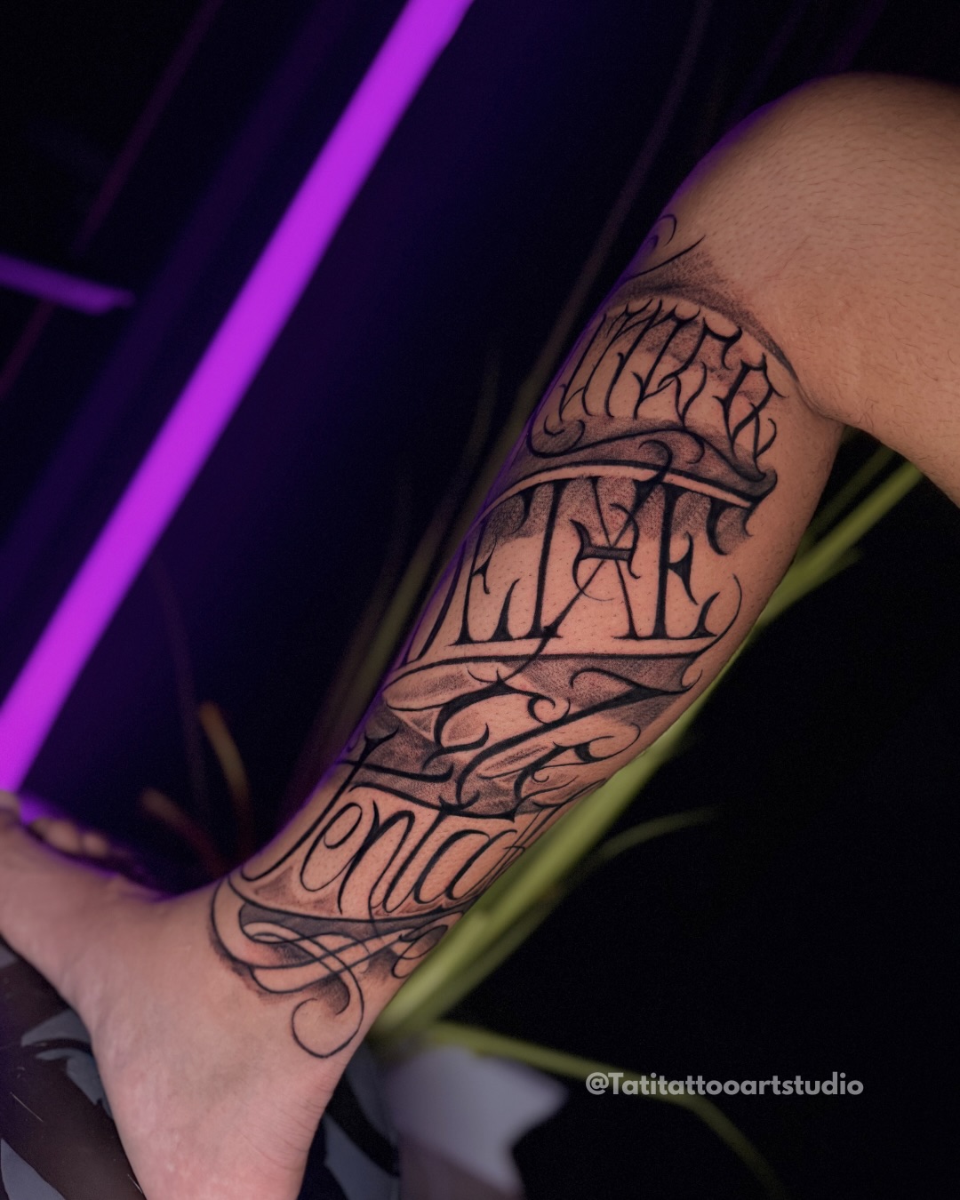 Austin -TX
booking & tattoo inquiries 📲 DM me
www.tatitattoo.ink
#austin #atx #tattooartistaustin #tattooaustin