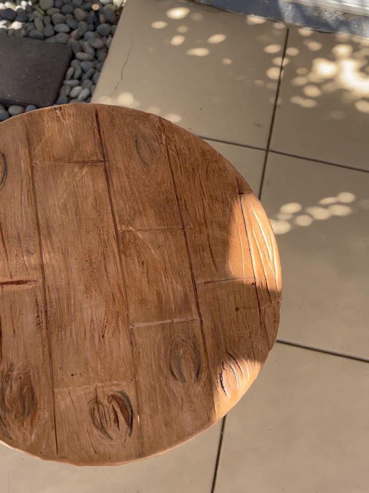 Loved making this “wood” 🪵cake drum out of fondant. Should I do a tutorial? #erikalovestofrost #cakedrum #cakedecoratingtutorials #murrietacakes #fondantcakedrum