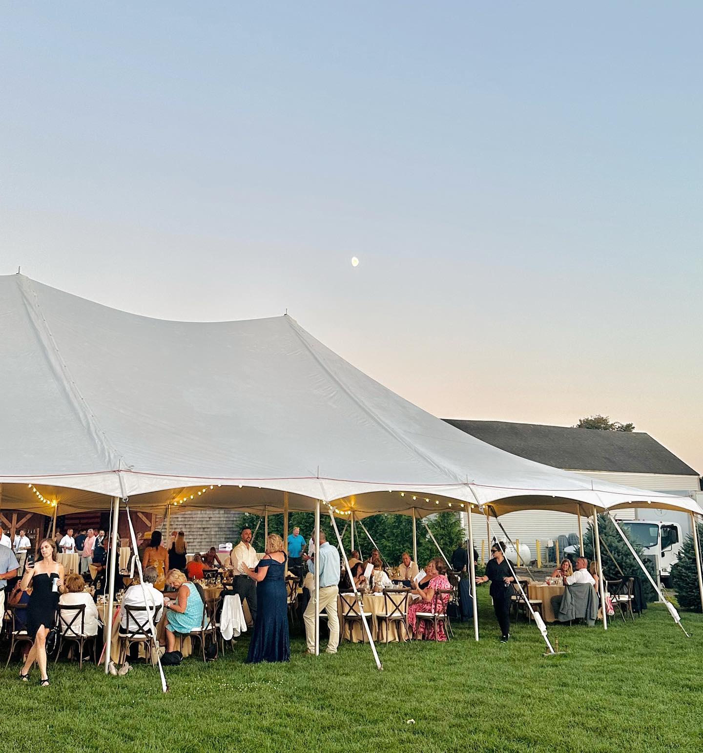 sunset pictures from danielle + tyler’s wedding celebration ✨ so much love for these two!
@zuhoski_farms
@daleytents
@thecateredfork
@taylorbell_photography
@makesomenoisedjs_djphil
@beautybythebeach.co
@northforkbridalhair