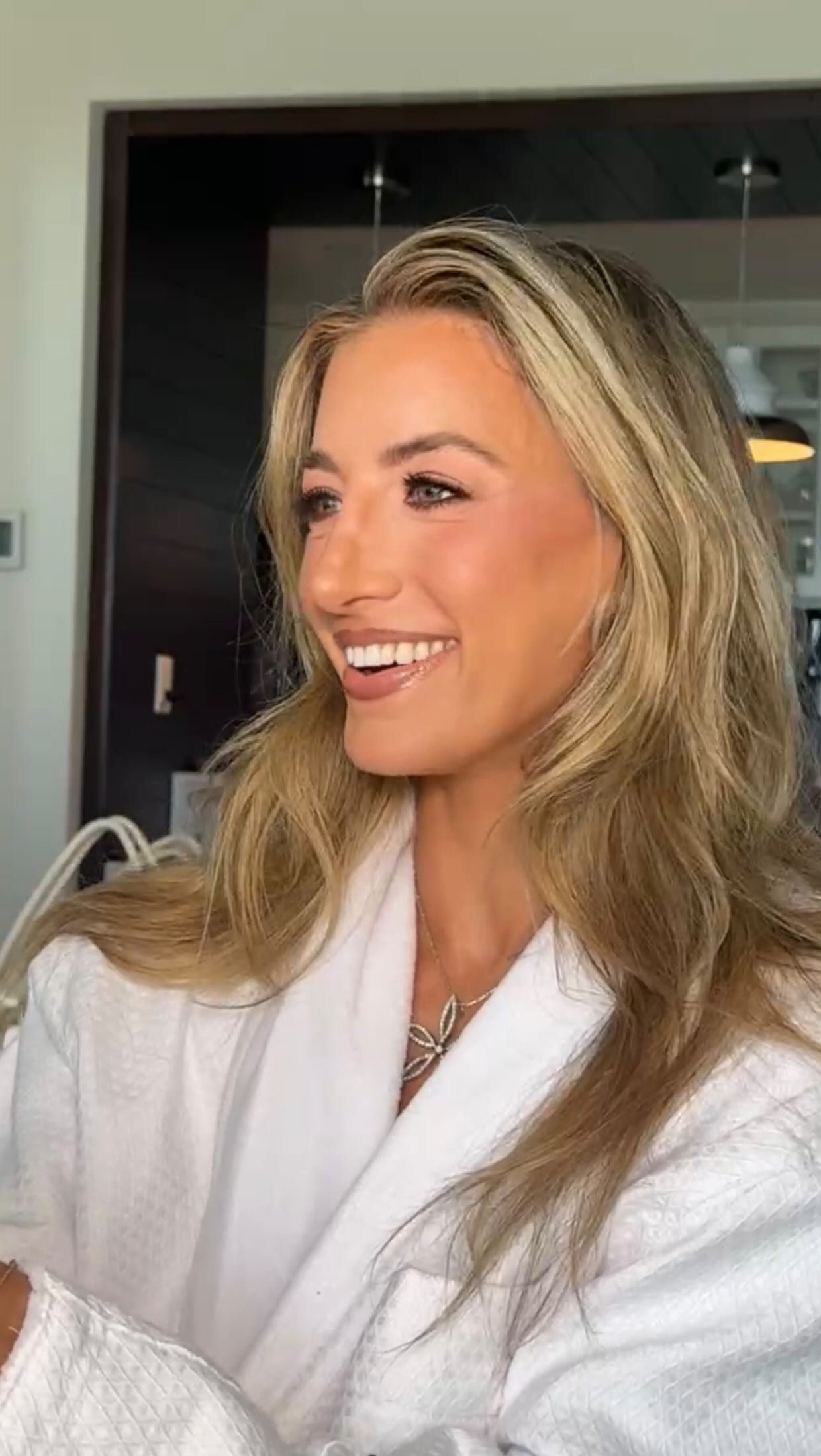 Shelby’s rehearsal dinner makeup! Always so fun when I get to fly somewhere new to glam a bride 🛩️🌴
#30amakeupartist #bridalmakeupartist #travelingmakeupartist #30ahairandmakeup #weddingmakeup