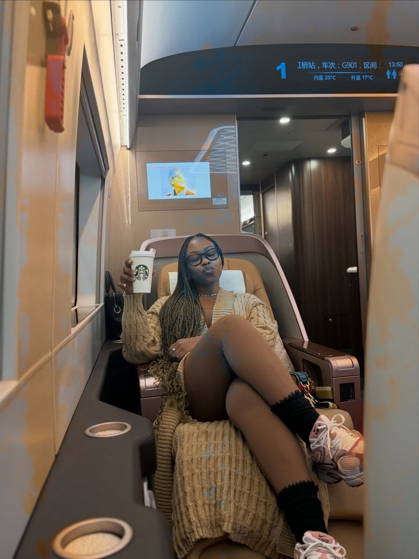 Scroll to the last slide to see the face Iโm giving you if you donโt have INFATUATION on your summer playlist! ๐๐พ
INFATUATION on all platforms ๐นโ๏ธ