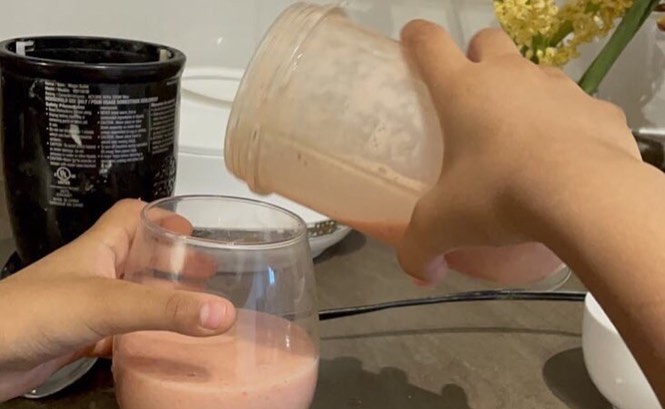 #fractions + a hot summer’s day = smoothie measurements!
What better way to learn about fractions in Grade 3 than measuring the ingredients of one smoothie... and then doubling it up for mom! #kitchenmath #alifcanada #alifcanadaschool