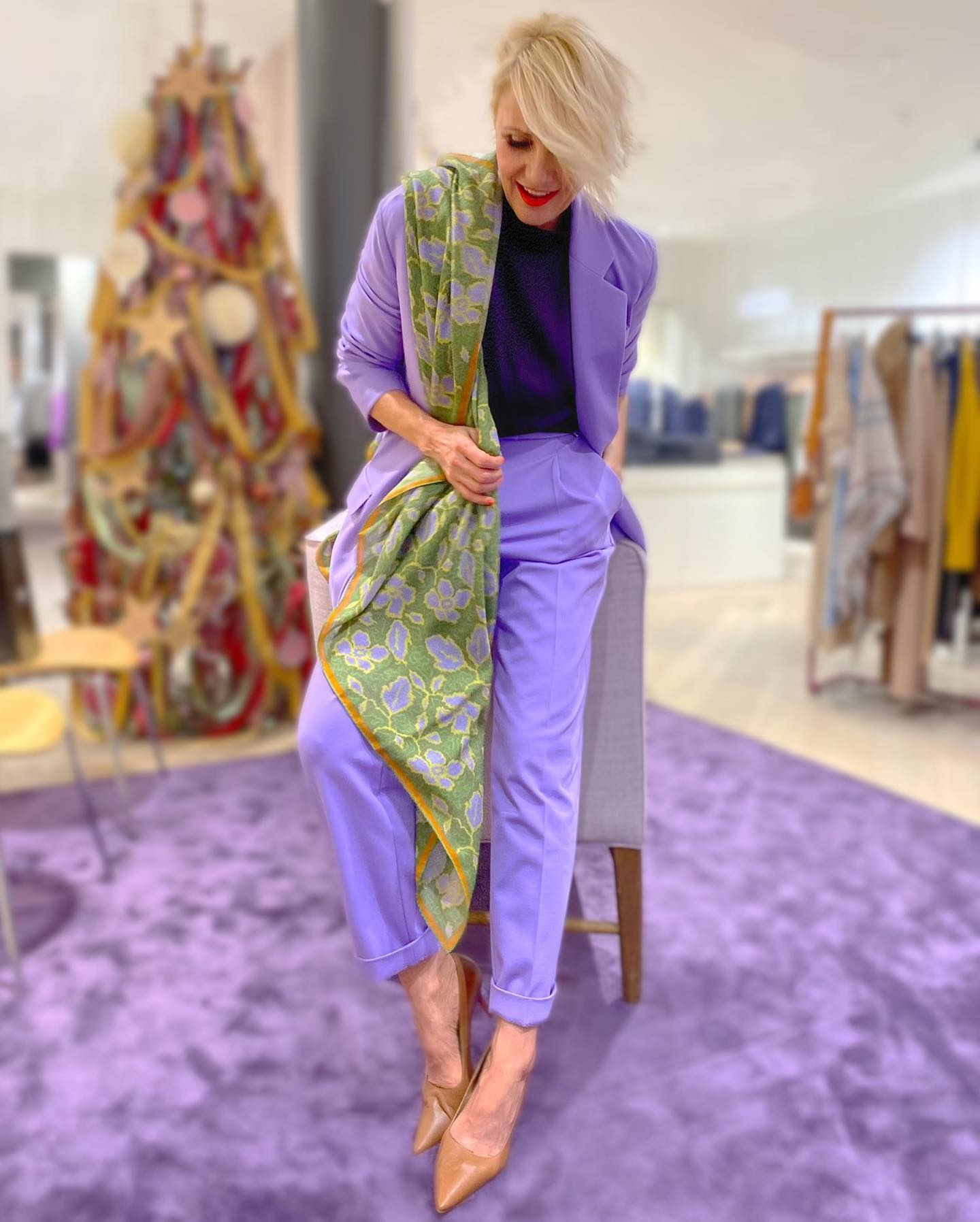 Thank you @luisarossistylist for giving me the perfect jump start at @pkz.ch. Still showing my work on the second floor until the 24th of December. Drop by for a chat and add some things to this years wishlist 🌬
#luisarossi #pkz #pkzwomen #grateful #gifts #holidays #wishlist #scarves #colors #patterns #scarves #mywork #smallbusiness #madeinzurich #swissmade #textiledesign #craftsmanship #textiledesignstudio #barbarawagner