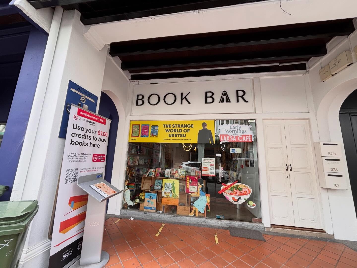A bookish kind of morning, strolling through Duxton Road. Independent book stores are becoming rarer but they add character to the neighbourhood and enrich our reading lives. Support independent bookshops! @bookbarsg