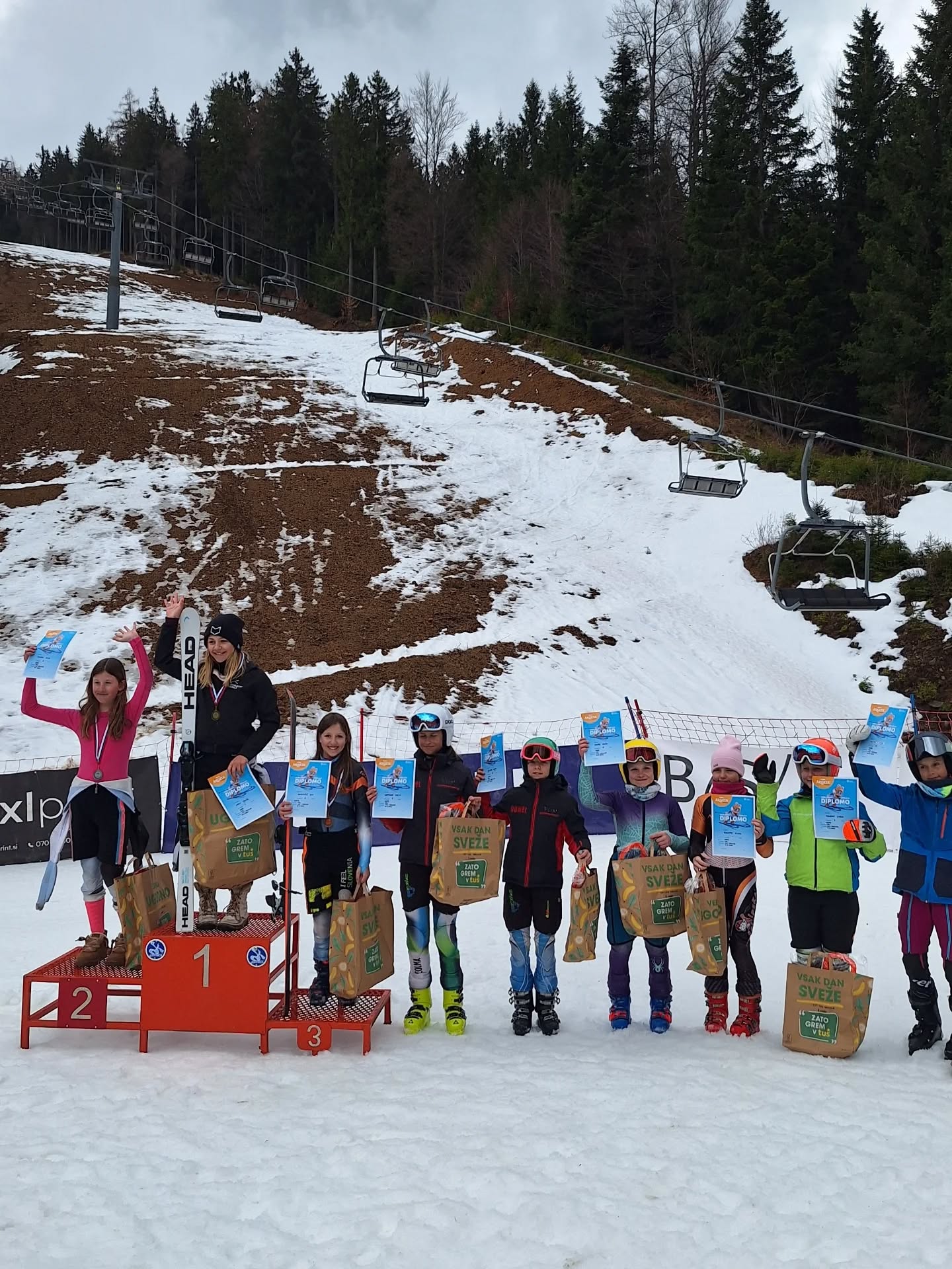 Zadnja pokalna tekma v letošnji sezoni za kategorijo U12 je za nami!
V super pogojih na Kopah so naši tekmovalci dosegli odlične rezultate.
PUNCE U12
Eva Zupančič 3.mesto
Kiara Toretto 7.mesto
FANTJE U12
Krištof Jamšek 10.mesto
Čestitamo EKIPA!!!