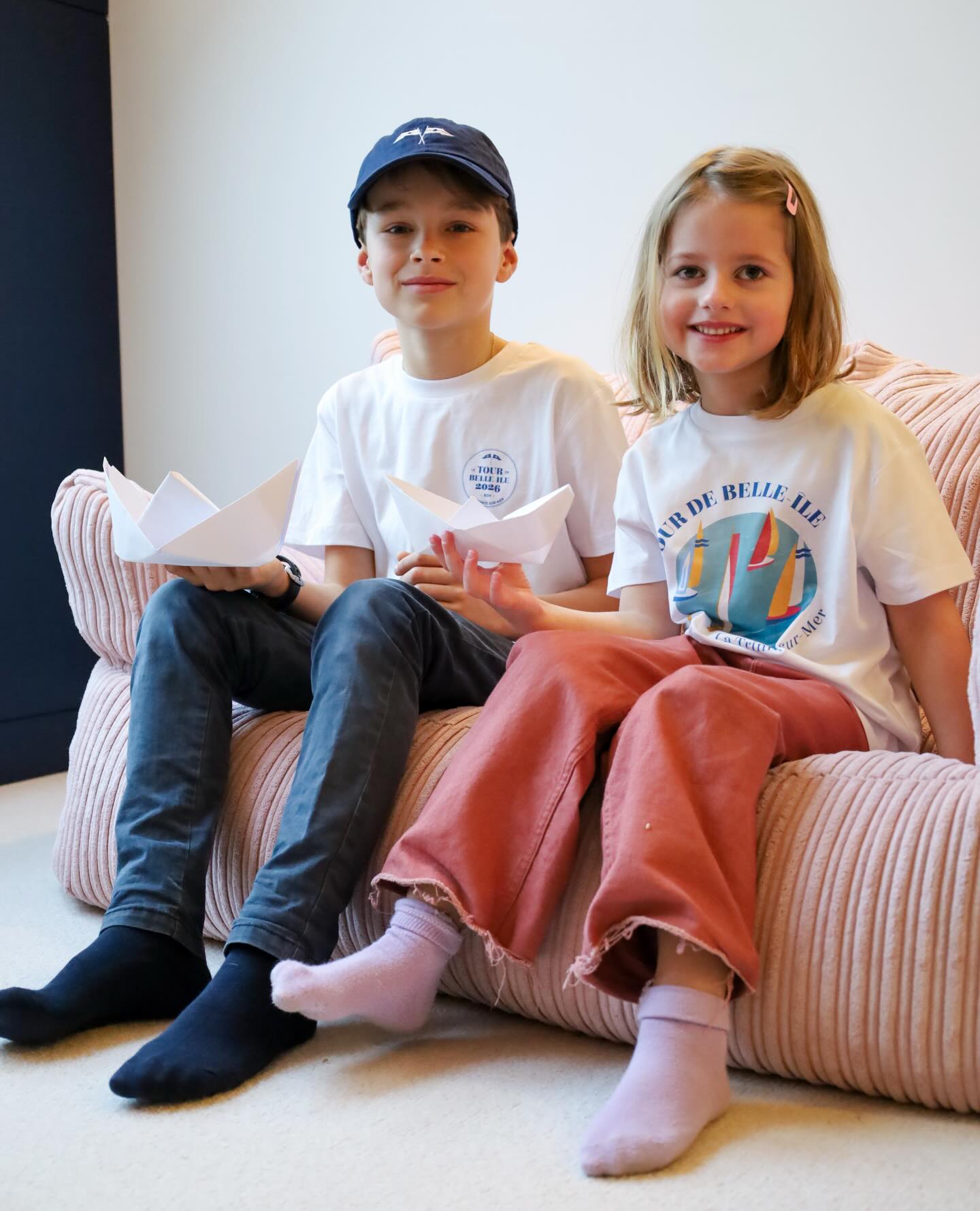 Le soleil revient ! ☀️
La saison des t-shirts aussi ! Retrouvez dans notre boutique en ligne de quoi vous préparer au printemps 😎
Lien de la boutique dans notre bio Insta ou directement sur notre le site internet : www.tourdebelleile.com !