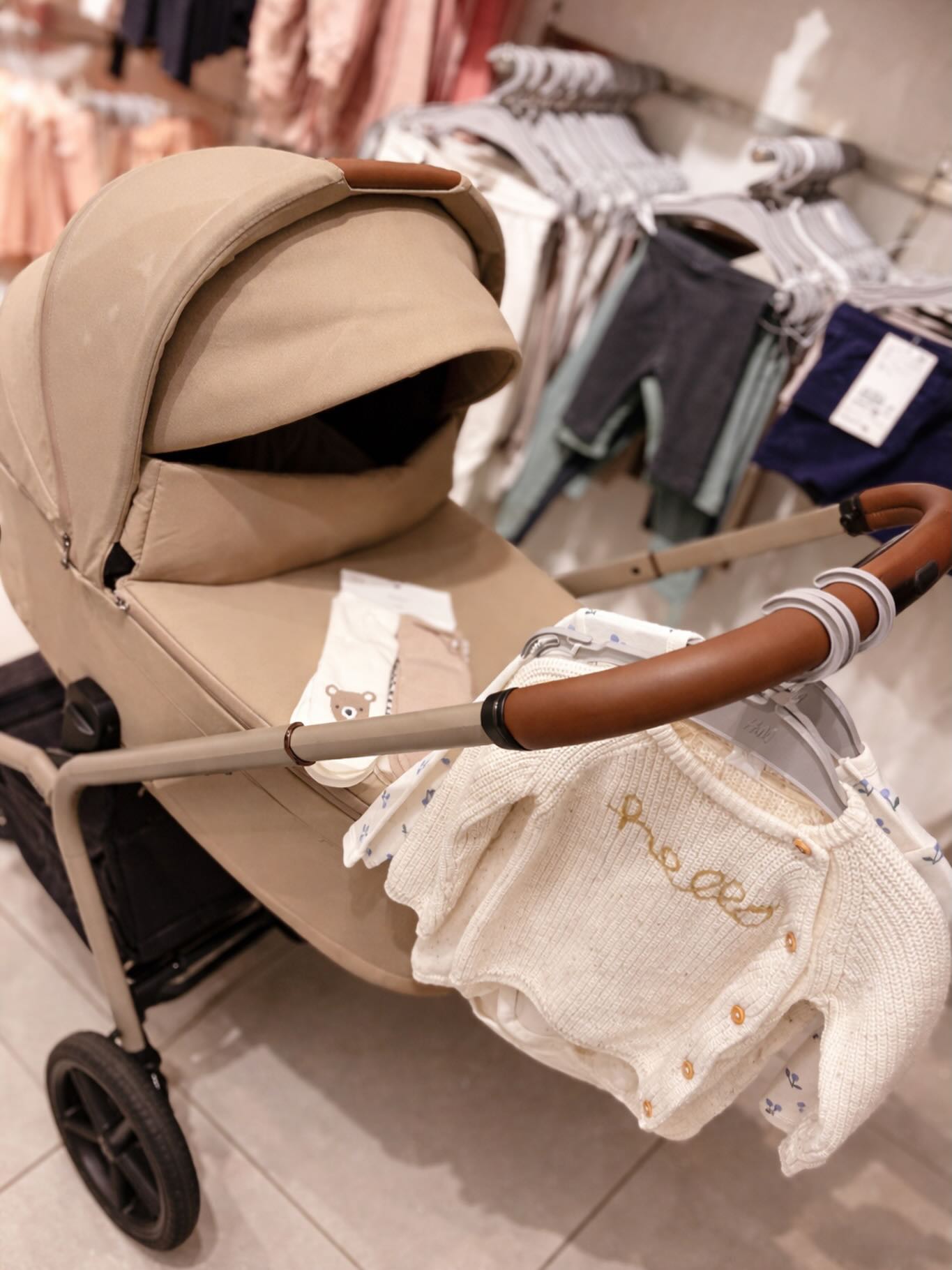 Made for slow strolls and shop stops 🤍
The Silver Cross Breeze—easy to glide, easy to love, perfect for browsing in style ✨🛍️
#silvercross #shopping #shopinstyle #citystrolls #parenthood