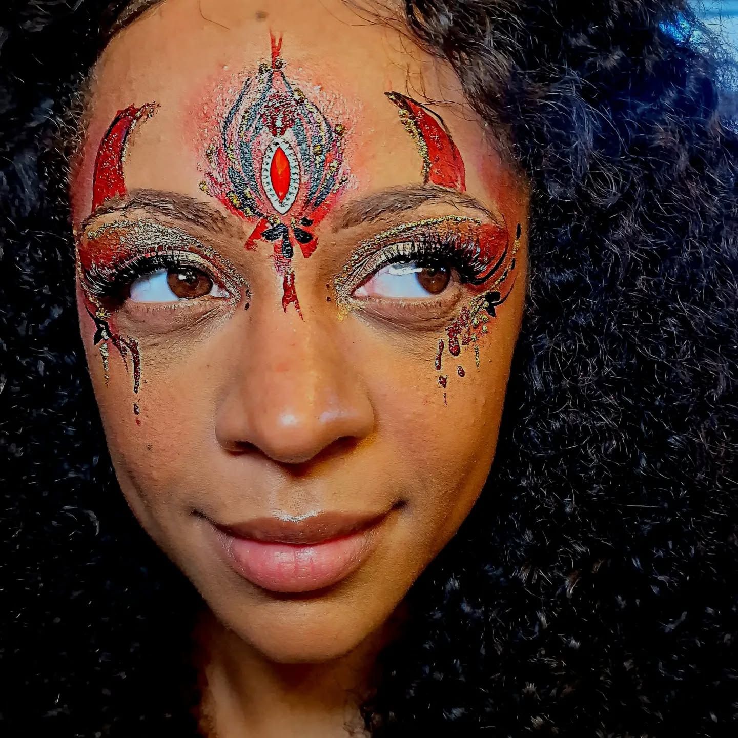 Who says the festival vibes have to end? 🎉
✨🎃We've carried the glitter and sparkle right into our Halloween designs, making this spooky season extra enchanting!
✨🎃
Embrace the magic of both worlds with us.
✨🎃
#FestivalMeetsHalloween #GlamOween #halloweenmakeup #HalloweenFacePaint #SpookyMakeup #devilmakeup #CreepyCosmetics #FacePaintingFun #GhoulishGlam #HalloweenGlam #FaceArtistry #BooBeauty #SFXMakeup #evententertainment #facepainterbedfordshire #glitterartists #glitterbar