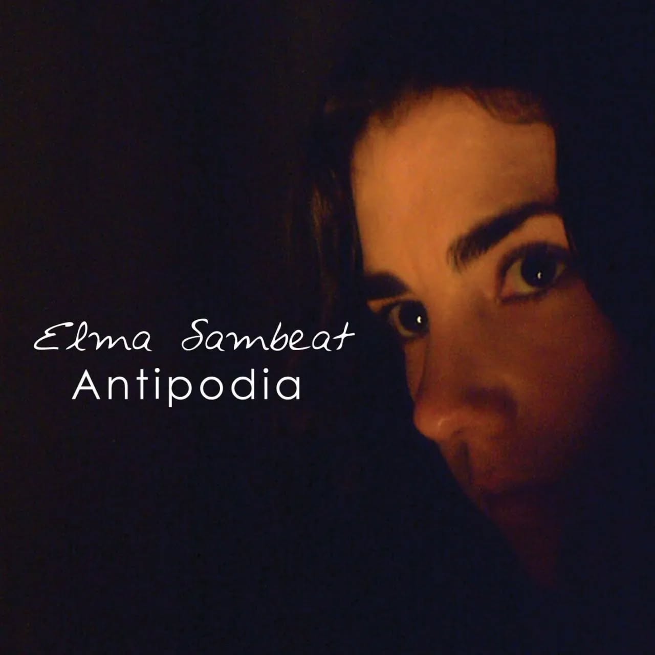 🎶🥰En el año 2006 publiqué mi primer disco. ANTIPODIA. Creo recordar que era otoño e inaugurábamos el estudio Millenia en Valencia que acababa de abrir sus puertas. Fue prácticamente mi primera experiencia en un estudio... intenso y difícil... el resultado, como les pasa a muchos artistas, no fue de mi agrado durante muchísimos años, la verdad... En el proyecto hay gente muy importante y querida como @pericosambeat y @damianvalent. Por fin, este disco tan peculiar va a poderse escuchar en todas las plataformas de streaming. A partir del próximo viernes 6 de septiembre iremos descubriendo algunas de las canciones, como es O que tinha de ser de Tom Jobim, las más bella canción de amor jamás escrita. 💜💜💜💜