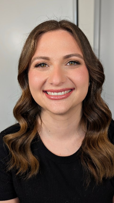 Natural glam, done right ✨
At her trial, we focused on enhancing the features that already make her, her. Nothing heavy, nothing overdone. Just elevated, effortless beauty that still feels like you.
This is always the goal 🤍
Hair by Melody
Makeup by Victoria
.
.
.
.
#torontomakeupartist #bridalmakeup #bridaltrial #softglammakeup #cleanmakeup