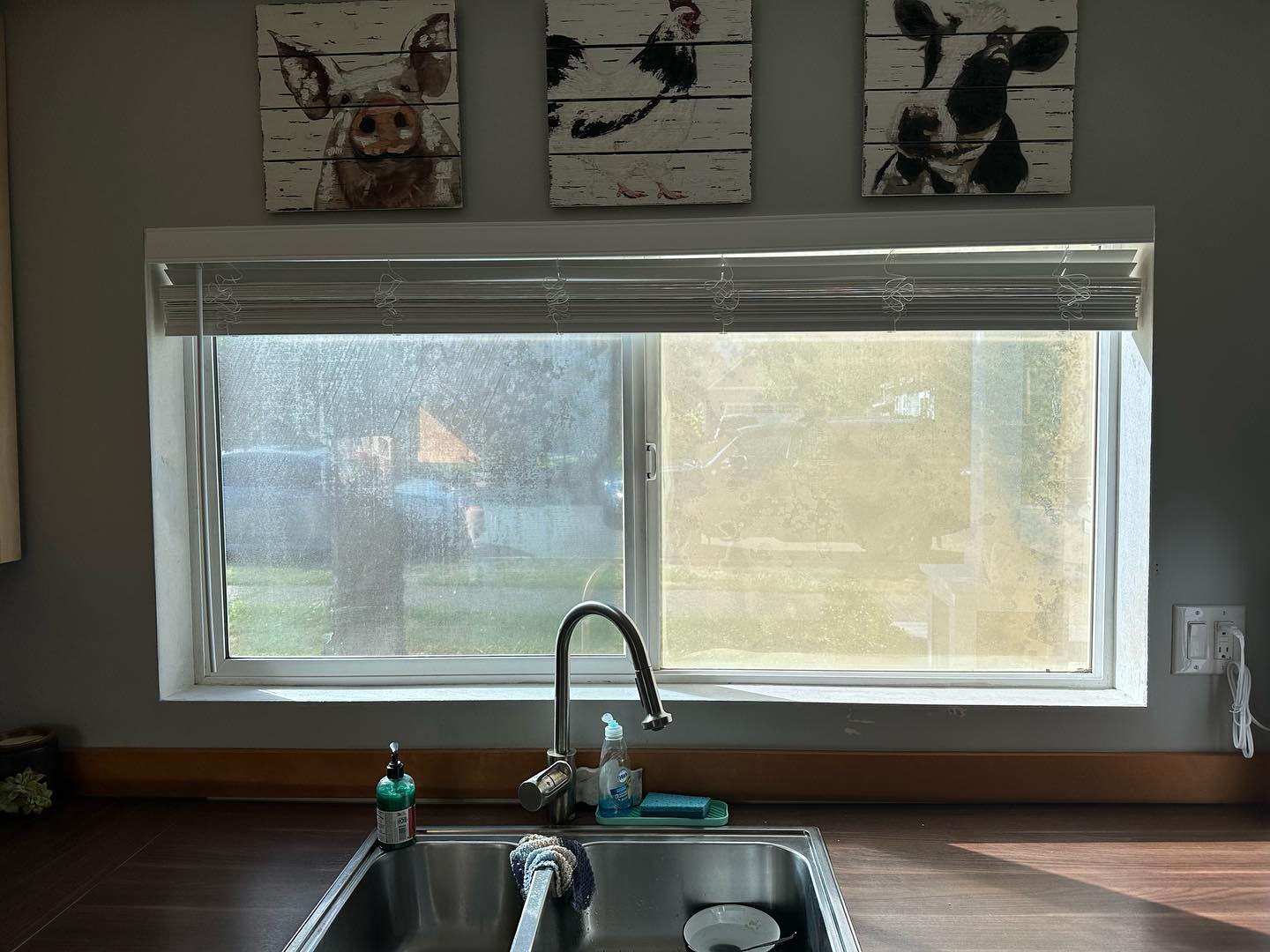 BEFORE | AFTER
Don’t let foggy failed windows cloud your view! The glass can be replaced efficiently— without replacing your entire frame— at a fraction of the cost of a new window.
Here, we replaced both glass units, cleaned the frame, sash, track and drains, lubricated the sash rollers, and installed a brand new screen.
#window #windowrepair #windowreplacement #glassreplacement #snoqualmie #snoqualmievalley