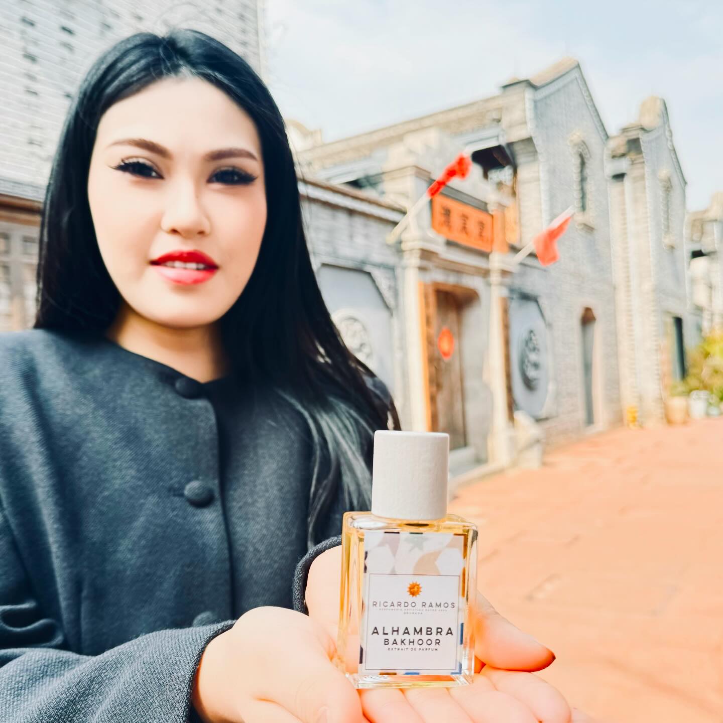 The beauty of Miss Wang, a loyal wearerer and a perfume muse from @ricardoramosperfumesdeautor in China, framing with her stunning looks Alhambra Bakhoor in Ningbo, before it’s presentation hosted by @scentatollcn 🤩
#ricardoramosperfumesdeautor #alhambrabakhoor #ningbo #china