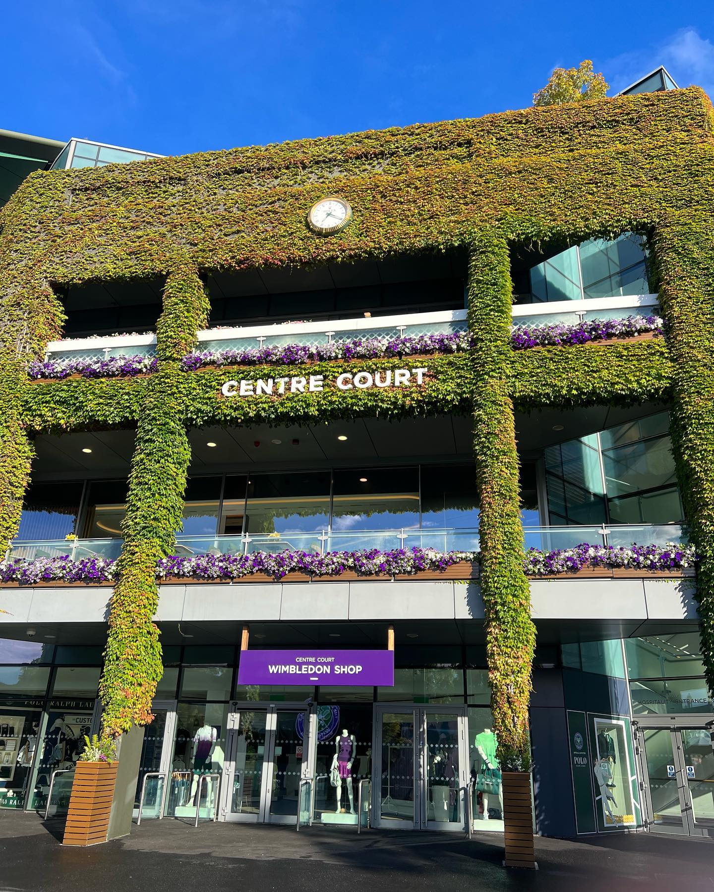 Xenia had an Ace time at the 2024 Wimbledon champs! ๐พ
11 managers and supervisors across The Wingfield in Centre Court and the Rosewater Pavillion!
#wimbledon #hospitalitymanagers #london #staffing #championships2024