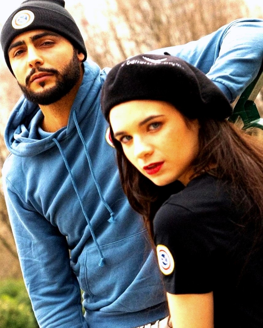 À la ville comme à la campagne.
T-shirts, sweats, bonnets, bérets…
Le style Le Canard Français se porte partout.
Homme, femme, enfants.
Du 3 mois au 4XL.
#lecanardfrancais
#styleoutdoor
#marquefrancaise
#vetementfrancais
#outdoorstyle
#modefrancaise