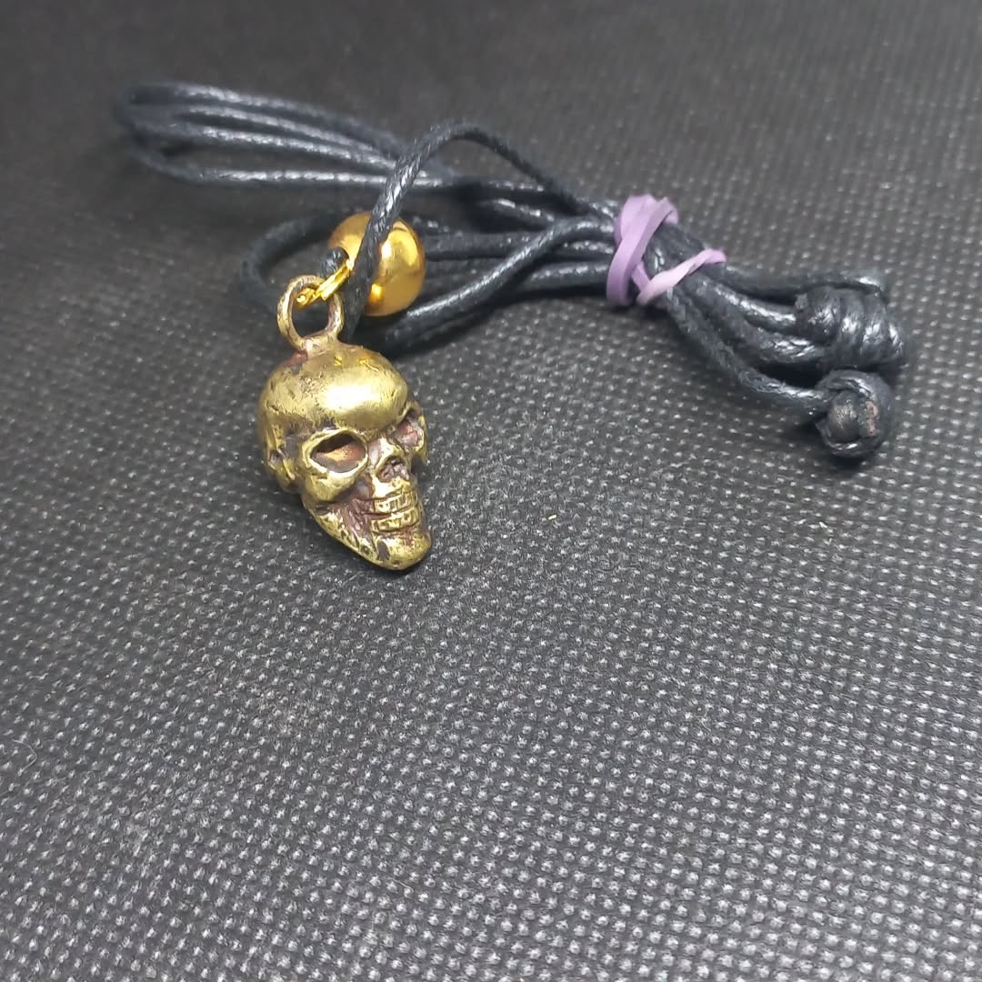 DIJE DE CRANEO
2 pieza disponible
20 gr de laton sólido
2 cm de alto por 1.5 cm de ancho.
PRECIO
100 pesos mexicanos más envio. Mande privado
#dije #dijes #joyeria #joyeriamexicana