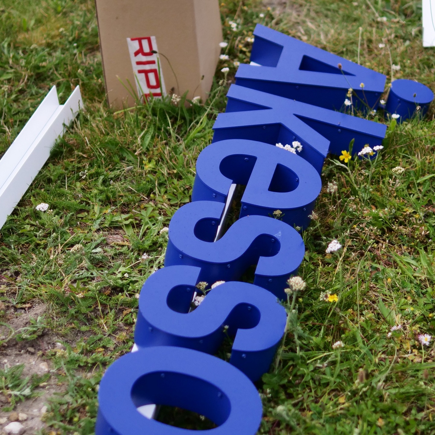 3D Skyltar & LED Skyltar i Malmö, Göteborg och Stockholm
3D Skylt är ett familjeföretag med lång erfarenhet inom skyltproduktion och tillverkning av professionella företagsskyltar. Vi hjälper företag i Malmö, Göteborg och Stockholm att öka sin synlighet med exklusiva och hållbara skyltlösningar anpassade för både fasader, butiker och kontor.
#3dskylt #malmö #sign #skyltföretag #skyltar #signfactory #skyltar #reklam #marknadsföring #contentwriting