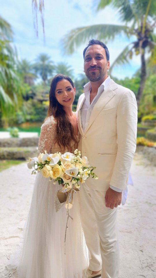 It’s not only about the music. 🎶
It’s about how the music makes people move. 💃🕺
The right song at the right moment turns a room full of guests into a packed dance floor. When the DJ knows how to read the crowd, the energy builds and nobody wants to sit down. 🔥
If you’re planning a wedding in South Florida and want your guests dancing all night, you already know who to call.
@djshia brings years of experience at weddings and celebrations, along with a huge archive of the best music across every style. 🎧 Every event is shaped around the crowd, the vibe, and the moment.
Full dance floor.
Happy guests.
Unforgettable night. ✨
@djshia
South Florida’s go to wedding DJ. 🎧💍
🎥: Levy Hertzal
🔊: Hagigah Productions
🏛: HOM Miami