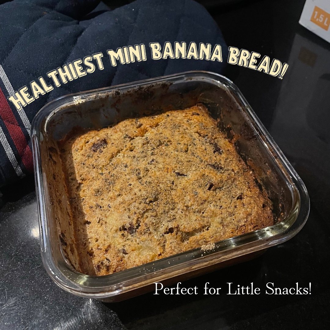 I made the healthiest mini banana bread that’s perfect for a little one’s snack! 🍌
Here’s the very simple recipe:
Ingredients🥣🍌🎀
1.5 bananas
1 cup of oat flour
1 egg
2 teaspoons of honey
1/4 cup coconut oil
1/4 teaspoon salt
1 teaspoon baking soda
Chocolate chips
2 teaspoons of soy bean powder
It’s gluten-free, dairy-free, and refined sugar-free!
Enjoy! :)