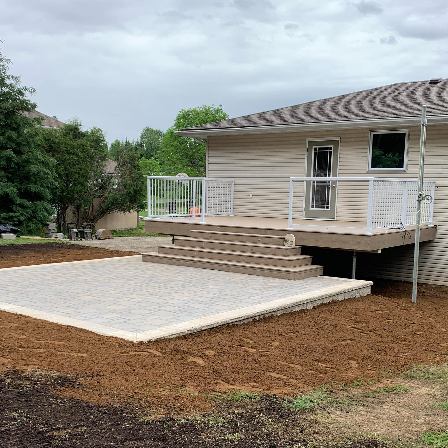 Project complete, all ready for Father’s Day weekend. (Less the 2 glass panels for the railing system, thank you covid shipping 🙄) These folks got a new MoistureShield deck with an aluminium railing system. The steps come down to a clean 20x20 interlock patio with Verano pavers. @barkmanconcrete @moistureshield #patioisopen#barkyardretreat#grassiscomingsoon#beforeandafter#transformation#curbappealmatters#curbappeallandscaping#moistureshielddecking#barkmanconcrete