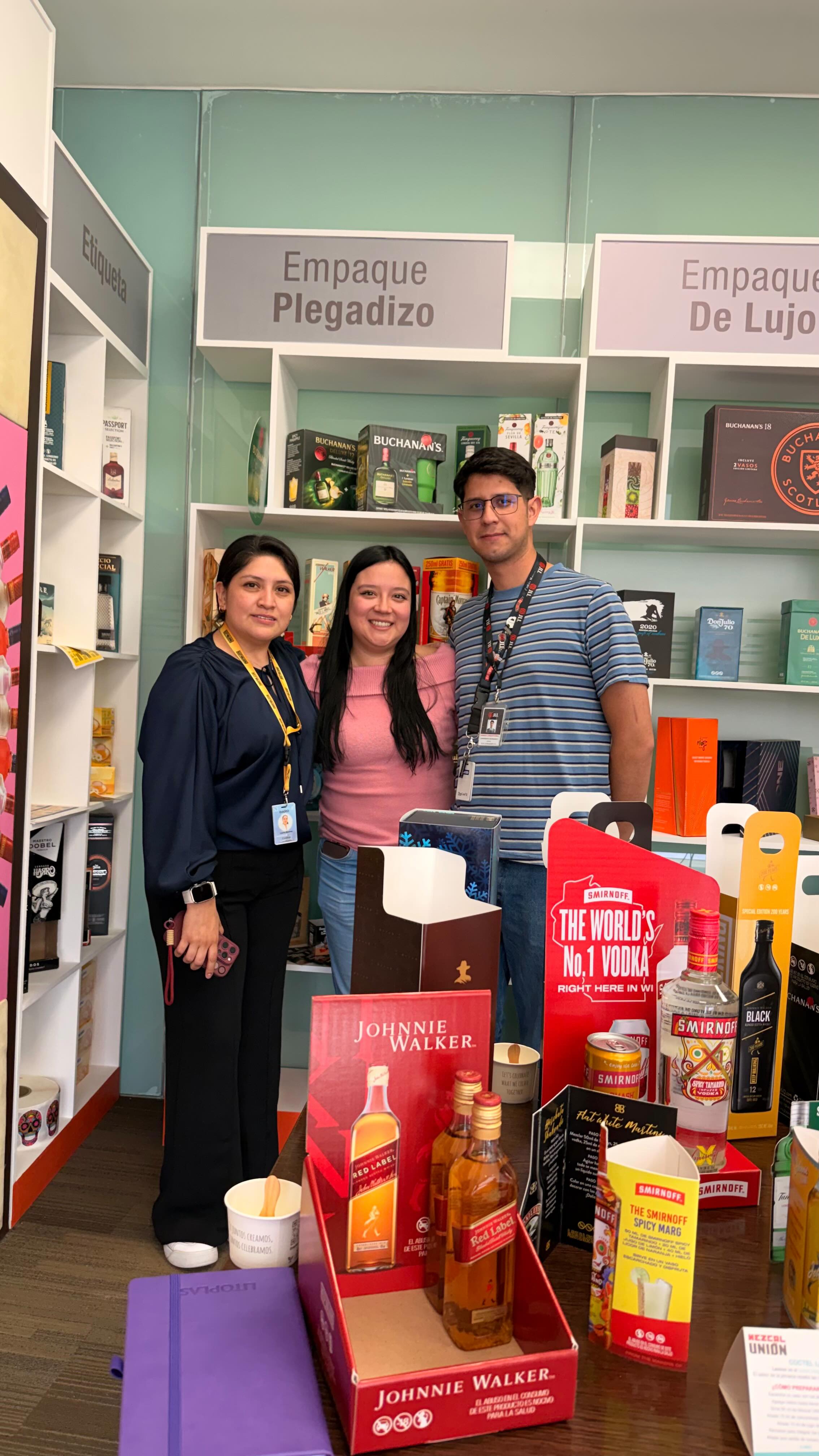 Packaging premium, innovación, energía y grandes conversaciones. Así vivimos nuestro showroom con @Diageo mostrando lo que hacemos, escuchando ideas y creando momentos que conectan marcas con personas auténticas.
www.litoplas.com.mx | WhatsApp: +52 55-4386-2640
#EmpaquePremium #packaging #empaque #innovación