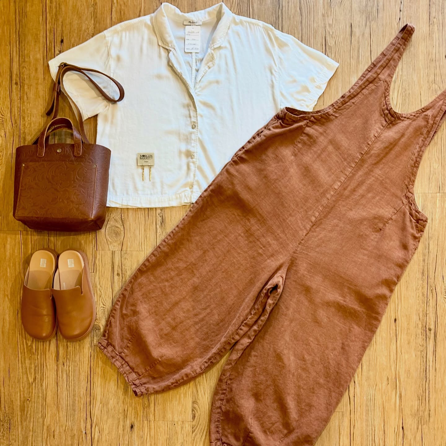 🍃🪺🪻🌼🐝
The details:
Madewell top sz XL, $22
Cut Loose linen jumpsuit sz L/XL, $32
FitFlop clogs sz 8.5, $34
Portland Leather floral bag (new), $44
Morgen Barrett earrings, $40