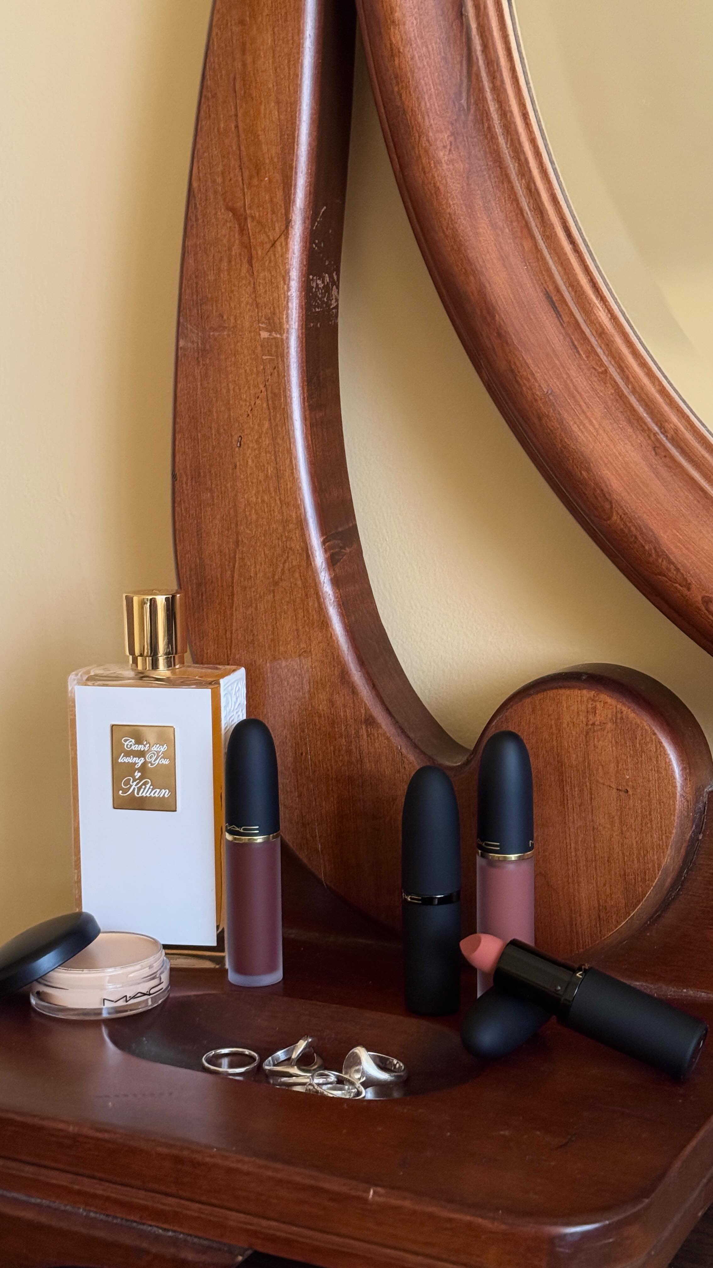 To be gifted products by any brand is such an honour, but to have a brand as iconic as @maccosmeticscanada reach out after seeing one of my videos is an absolute dream come true!🥹
From my first Twig lipstick, to my last, MAC will always be a staple in my kit! I'd love to know, what was your first MAC product?🤍
#gifted #maccosmetics #maccosmeticscanada