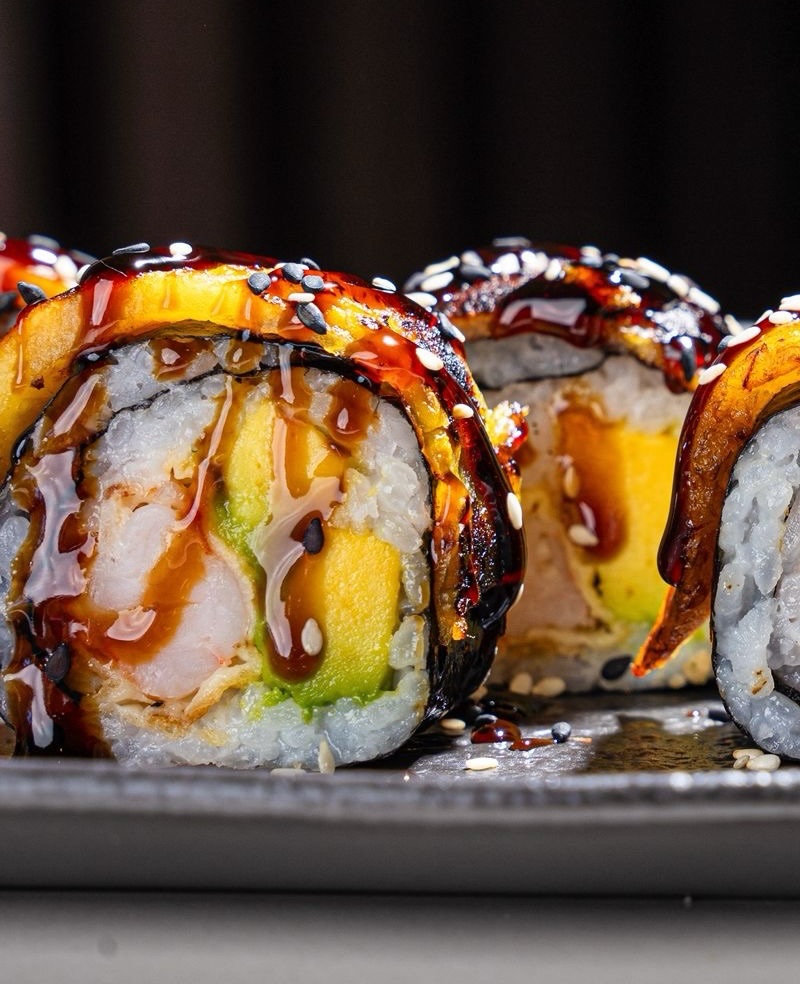 ¿Así o más cerca?😍 ¡Déjate enamorar de nuestro Caribbean Roll! 🤩🥢
Camarón crujiente, aguacate, plátano maduro y un toque perfecto de salsa de anguila 🌴✨
📍Arroyo Hondo Town Center
☎️809 222 9222
#KanKanRD #SushiRolls