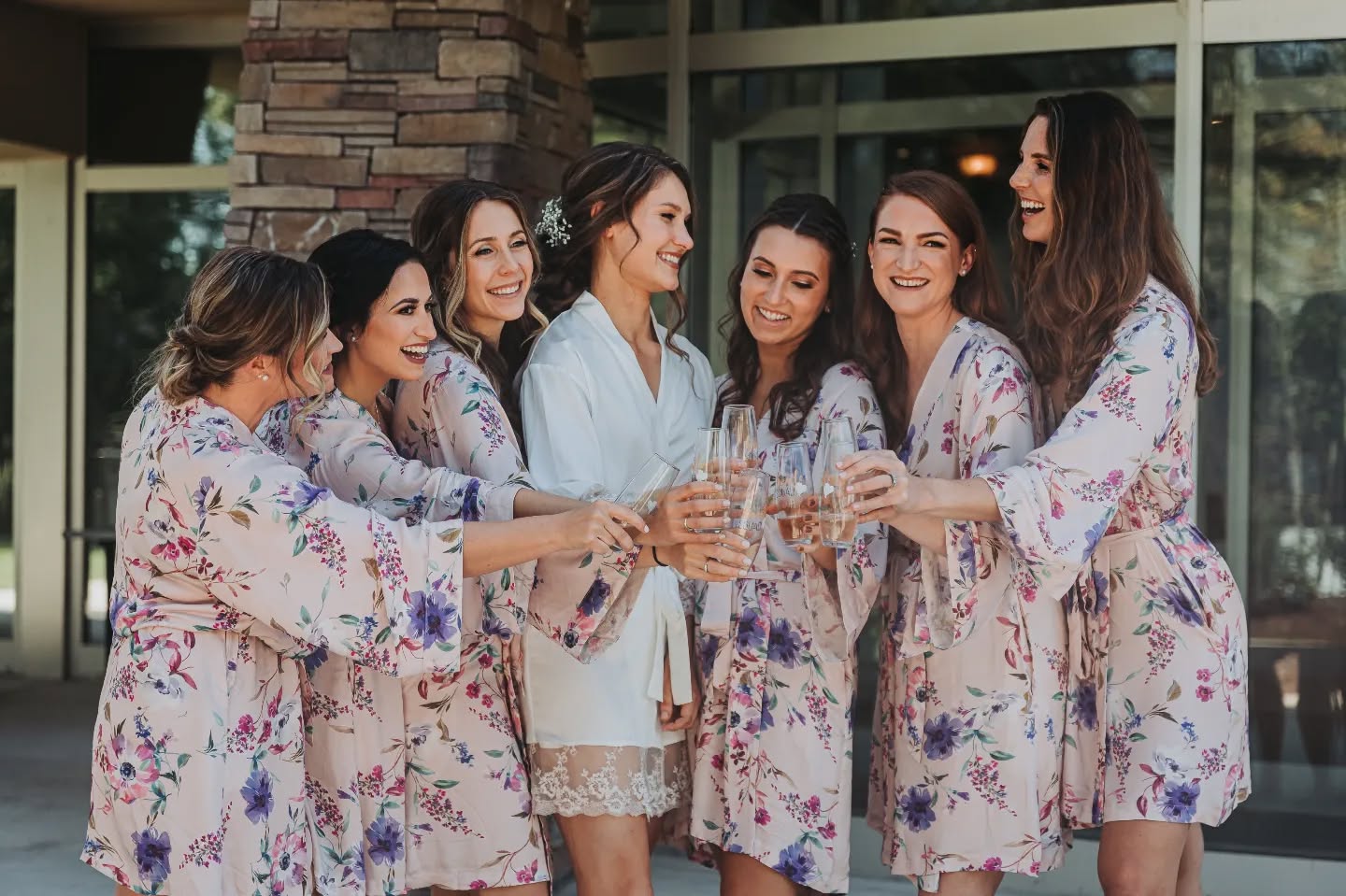 Here are some getting ready shots from Jessie and Gary's wedding!! 😍