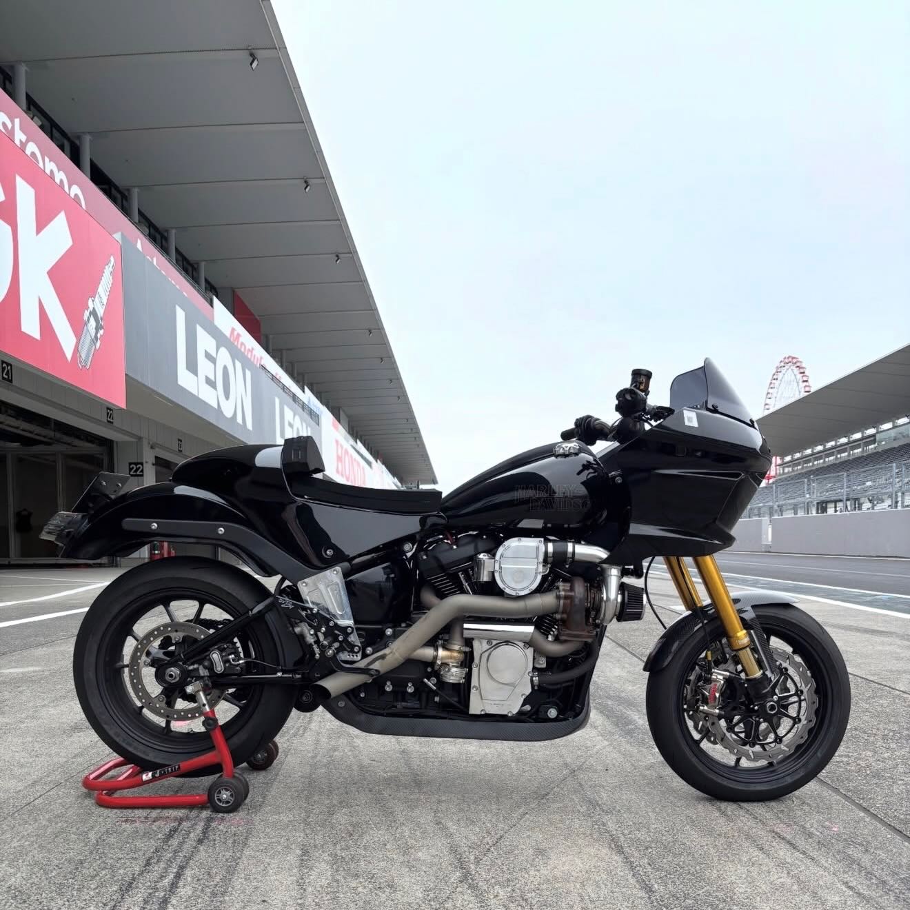 DMR dealer @prize.bikesalon putting down some laps and doing it in style, with one of our gas cap! 🏁🏁🏁 Thank you for your continued support! DeathMetalRacing.com