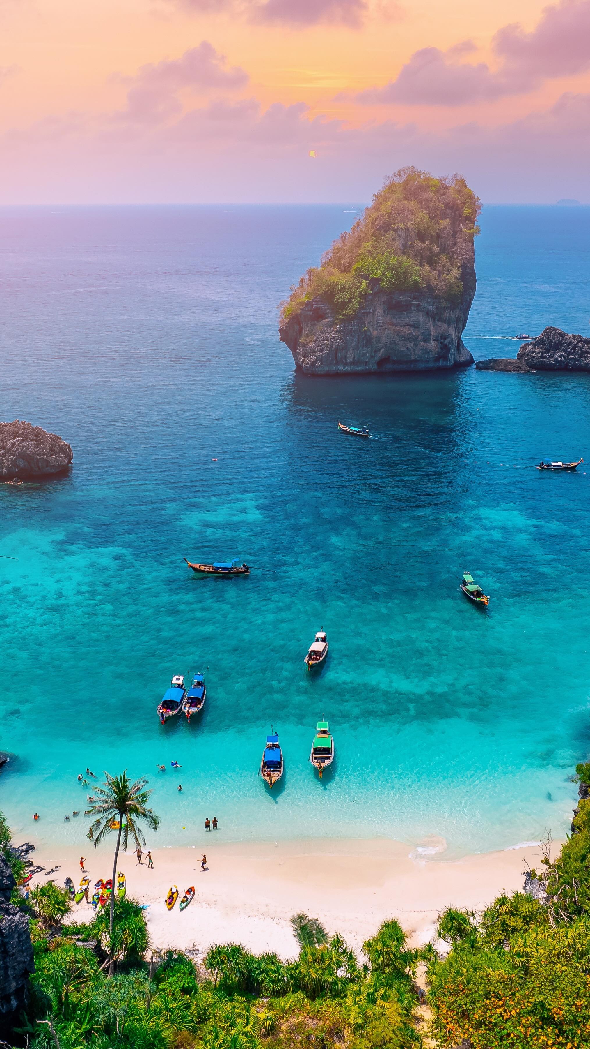 This is your sign to turn your love for travel into a business! With the help of Travelglobe, you can run your own business as an independent travel agent.
With 5 weeks of leave and your own schedule, your life could really look like this…
#travelglobe #travel #business #traveltok