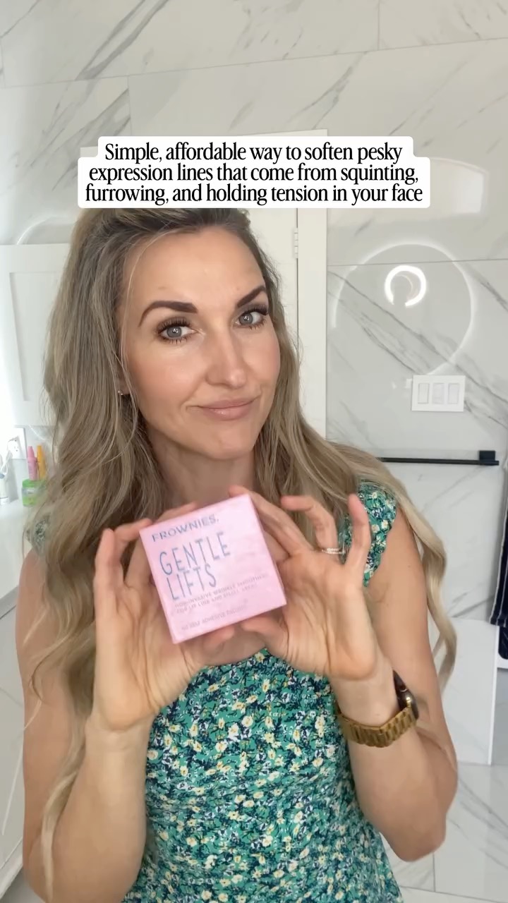 Frownies Gentle Lifts🤍
When I want something super simple and easy to help soften the look of:
• 11 lines / frown lines
• lip lines
• smile lines
• corners of the mouth
• crow’s feet
These are my quick go-to.
They’re tiny and super easy to pop on exactly where you see expression lines show up. (A lot of people love wearing them while driving… especially if you tend to furrow your brows in traffic.)
Most nights, I’ll reach for my original Frownies patches. But on the nights, I’m feeling a little lazy or just want something fast, Gentle Lifts are perfect and very low effort.
Skincare doesn’t have to be complicated to be consistent.
#GentleLifts #FrowniesCanada #SkinCareMatters #Consistency #SmoothLines #SmoothFacialExpressions #LipLines