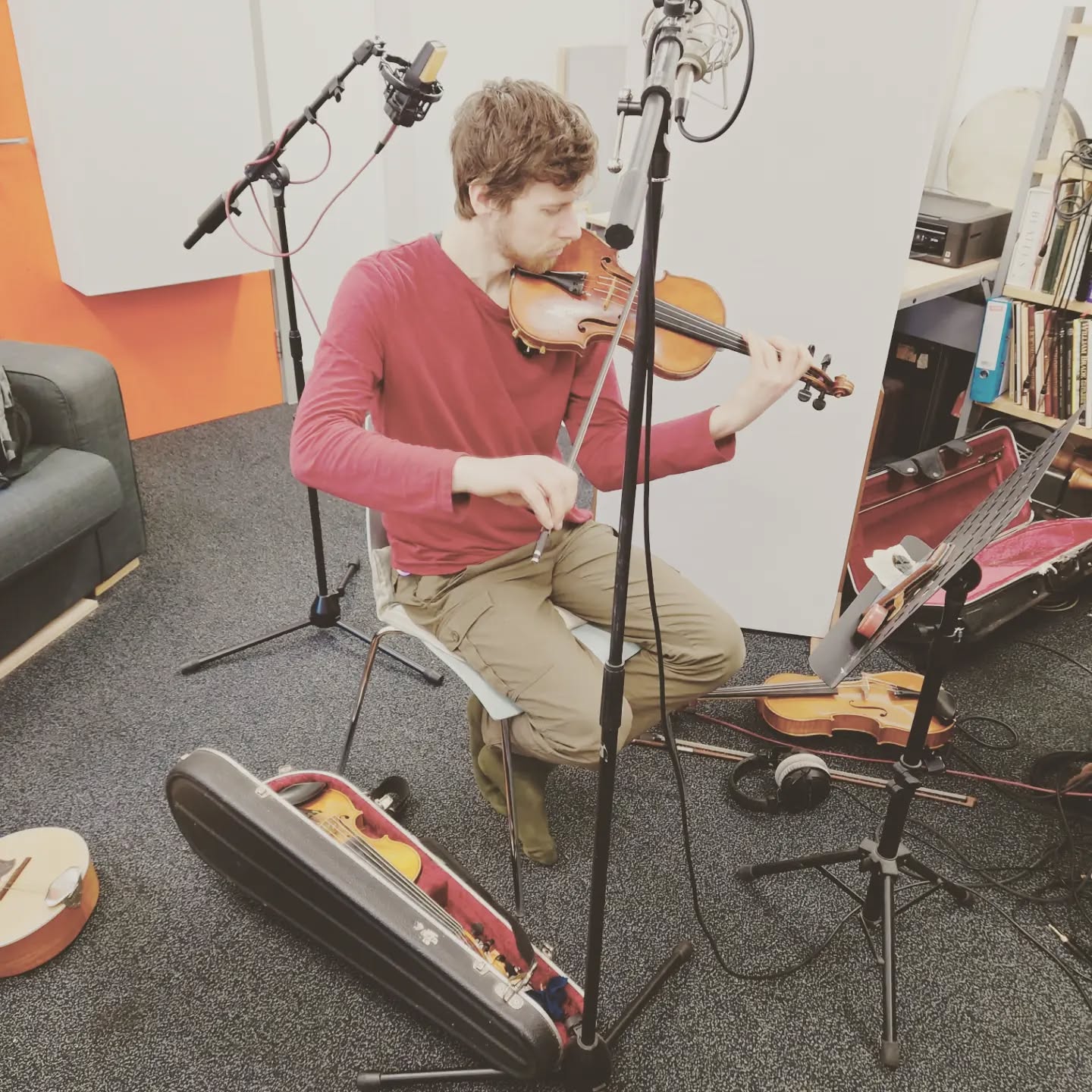 Got the incredibly talented @benweedonviolins today recording folk samples for @loopmastersofficial #musicproduction #musicproducer #loopmasters #violin #u87 #akg414
