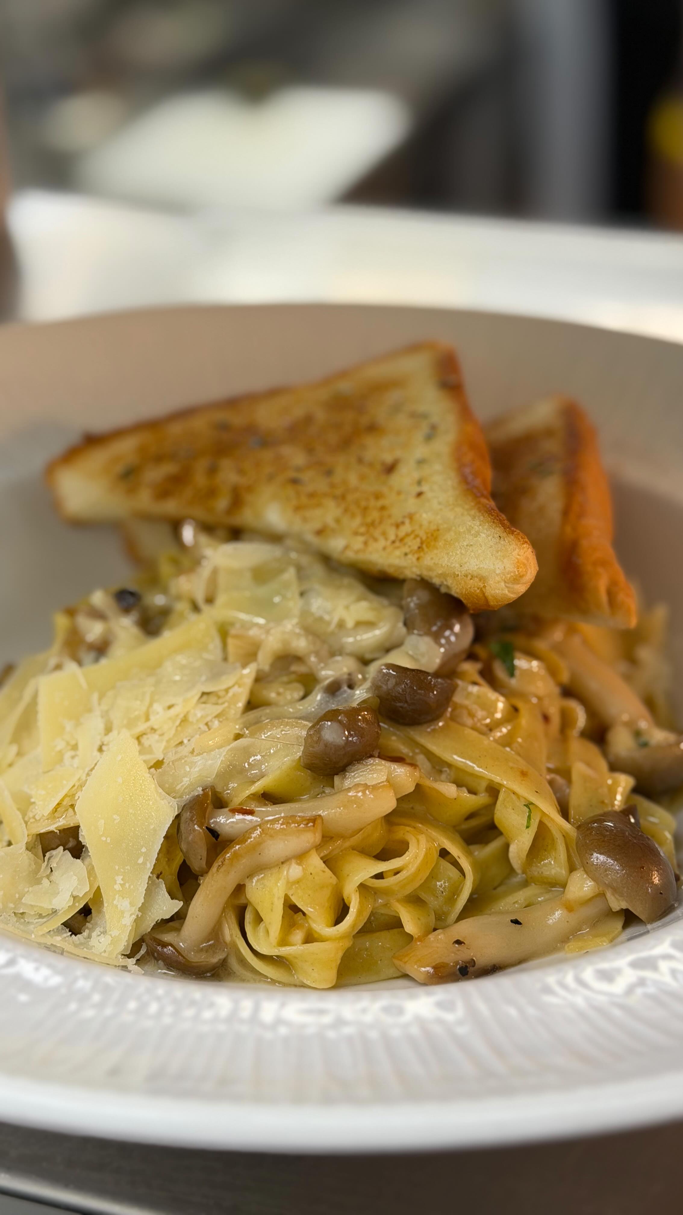 ✨NEW MENU ITEM SPECIAL✨
CHEF’S PASTA O.T.D
Chef’s Pasta of the Day — you’ll see it come out for another table and immediately regret your order.
#unclesfmbarandgrill #pearlridgemall #barsofhawaii #freshfishdaily