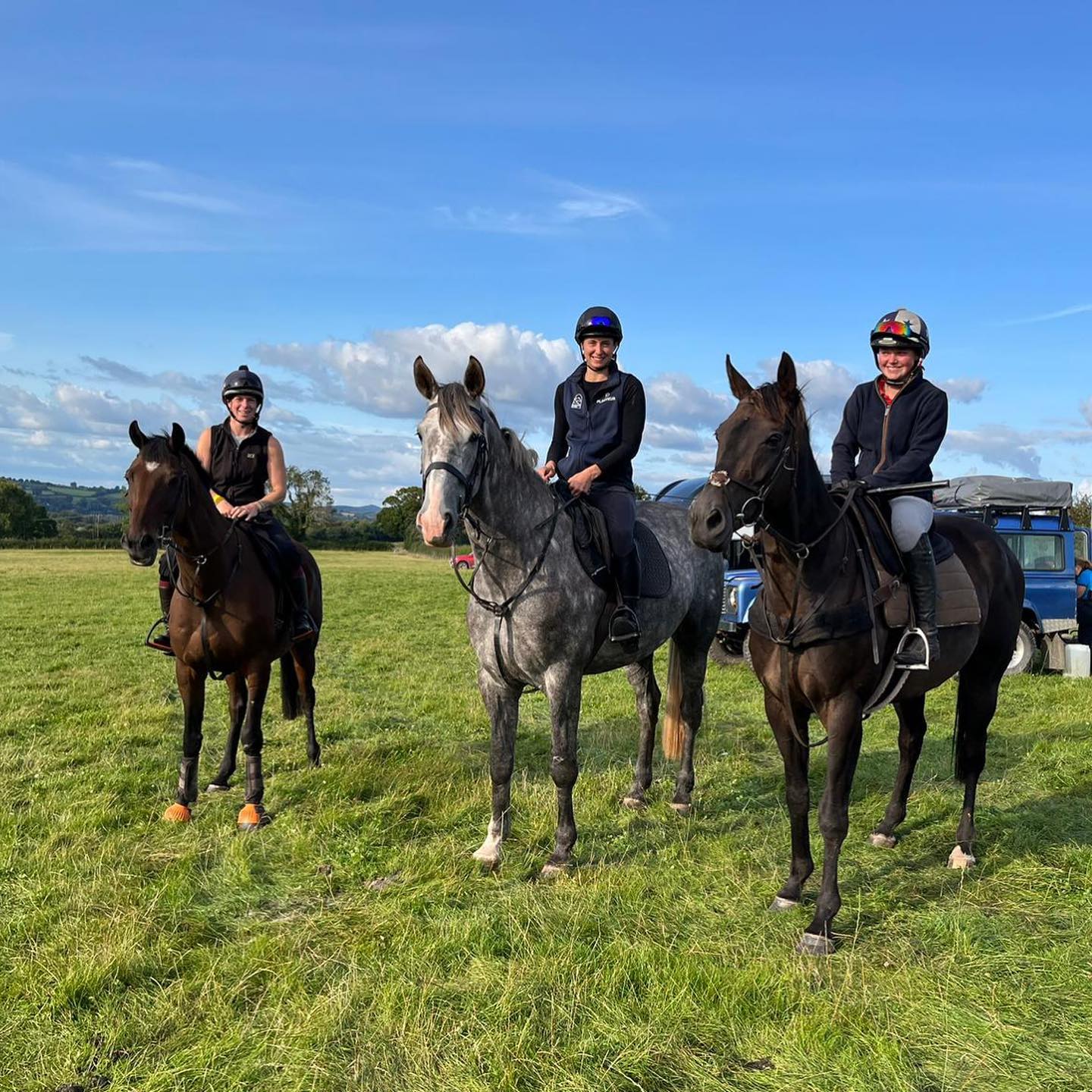 Old boys outing- ex inmates Mighty Leader and Loud As Lions 🦁loving life in retirement. Seen here on a fun ride last night with @bexybee89 and @marniedavieseventing @retraining_of_racehorses #luckyboys #legends #retiredracehorse #ror #thoroughbredsofinstagram #herefordshire #teamsymonds #tomsymondsracing #redmillshorsefeeds #gundoggin