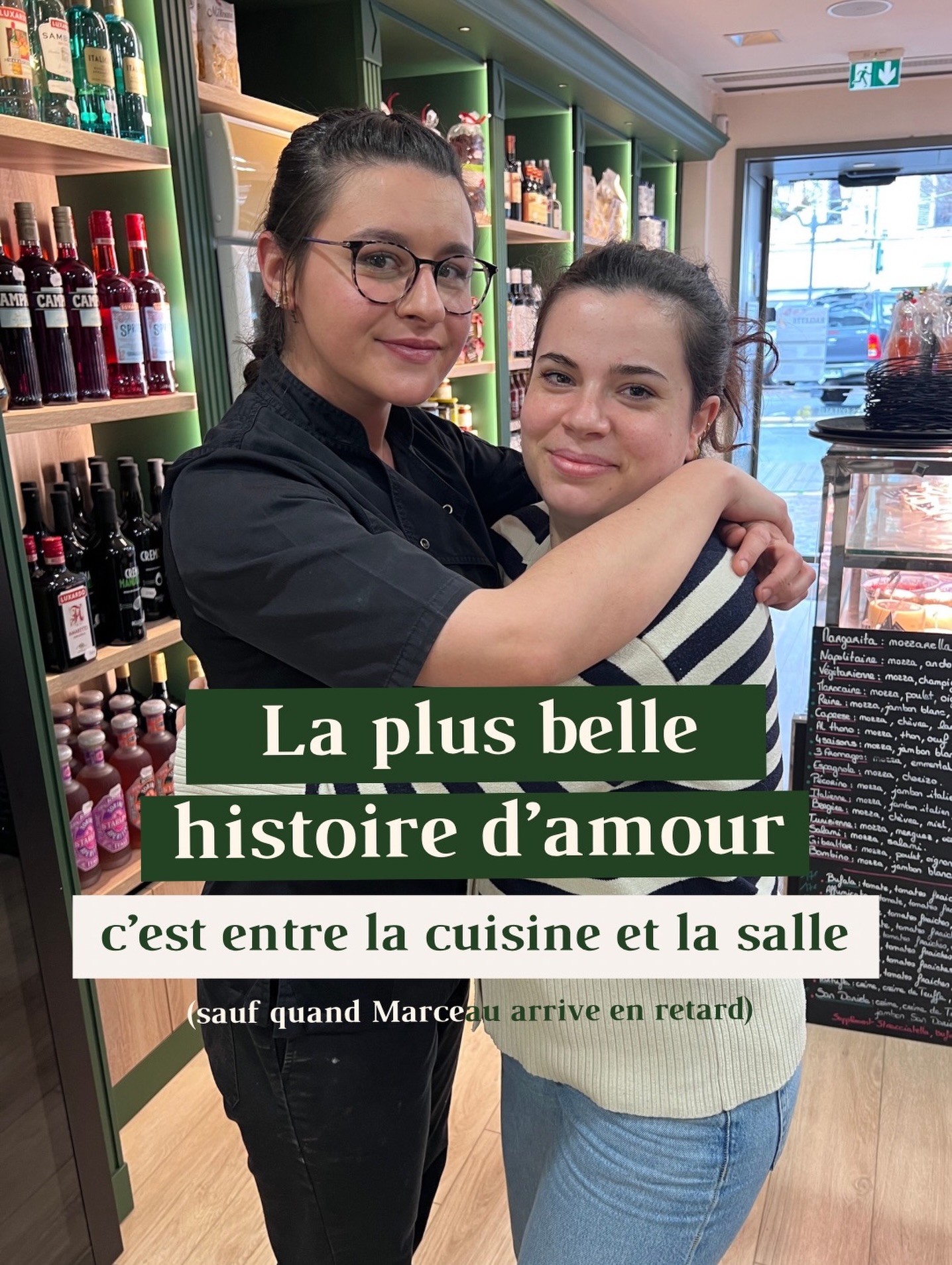 Entre la cuisine et la salle, c’est une vraie histoire d’amour.
On s’envoie des piques, on se cherche un peu…
mais au moment du service, on joue dans la même équipe.
#chinon #equipedechoc #restaurantitalien #lovestory #cuisine