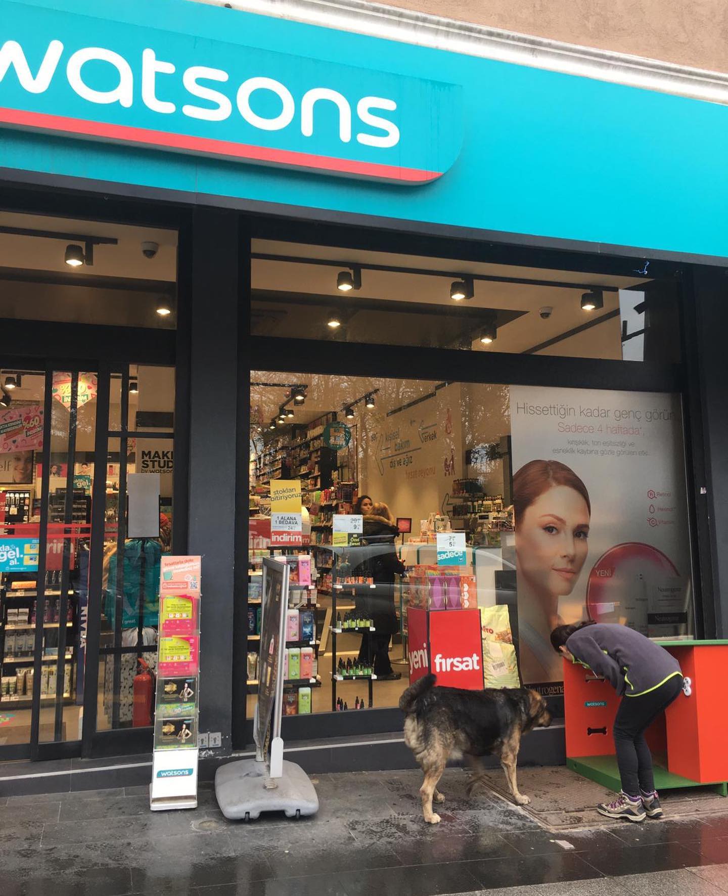 Watsons’la bir patili dost daha mutlu! 😍🤗♥️🐶 Bu duyarlılığı için @watsonsturkiye ‘yi alkışlıyor ve tüm patili dostları adına teşekkür ediyoruz! 🙏🏻👏🏻 Bu model bizim Cosy Köpek kulübemiz :) 🤗🐶🐾🐾🐾 #patilidostlar #köpek #köpekkulübesi
