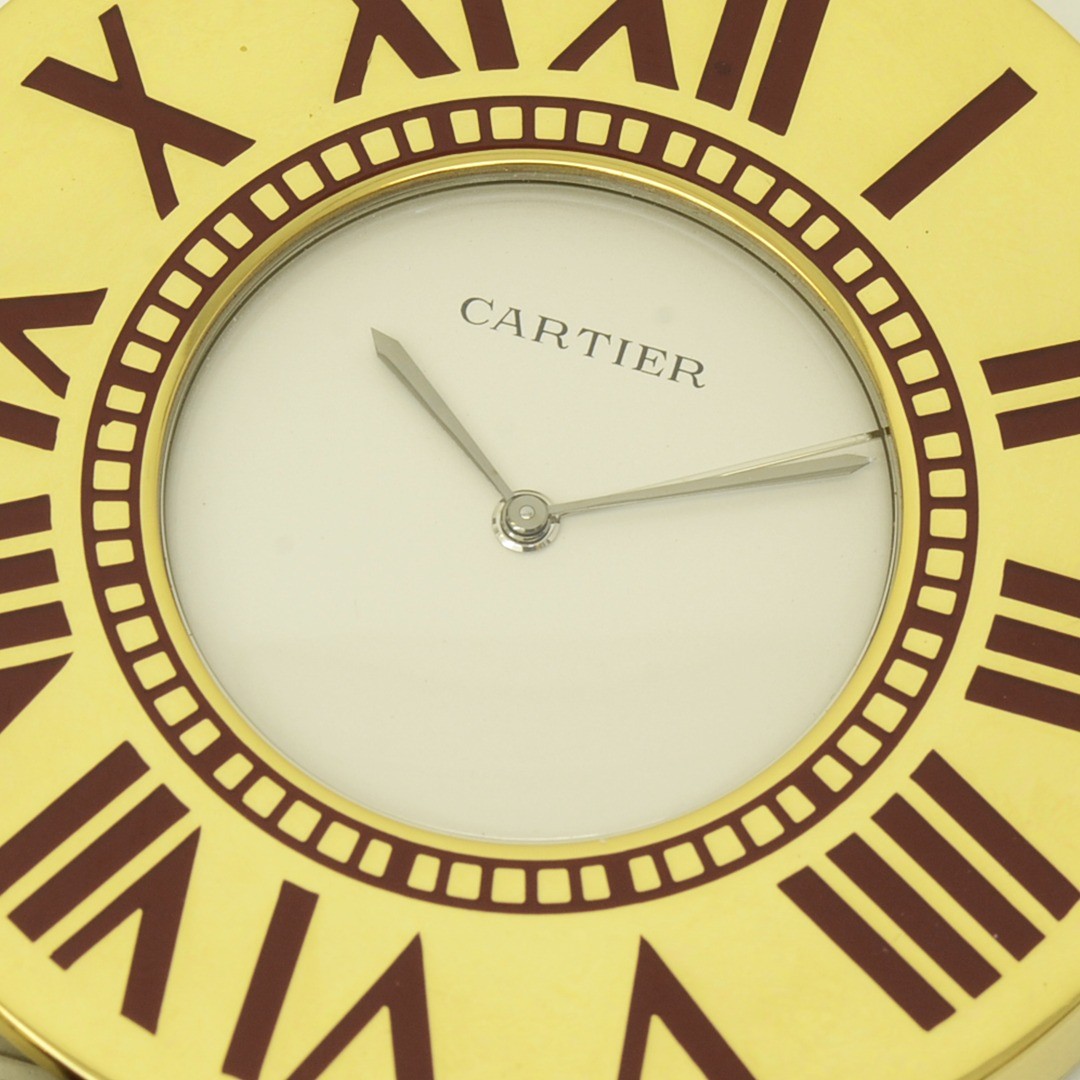 Take it with you or keep your desk looking fancy. Either way, this Cartier pocket watch has you covered.
#watch #pocketwatch #vintage #fashion #authentic #secondhand #cartier #secondhandfashion #gold #burgundy #goldplated #swissmade #romannumeral