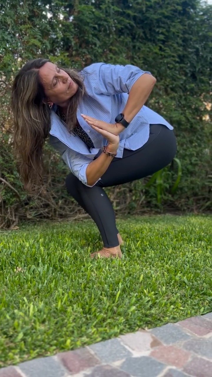 Si pasas muchas horas en una misma postura ya aea por estudio o trabajo
⏰Poné alarmas con el redordatorio para moverte, estirarte, hacer torsiones que te ayuden a activar la circulacion, ayuden a mejorar la postura, ayuden a realizar un automasaje interno.
Ante la duda movete!!!
Recorda que estamos diseñados para el movimiento✨🩷