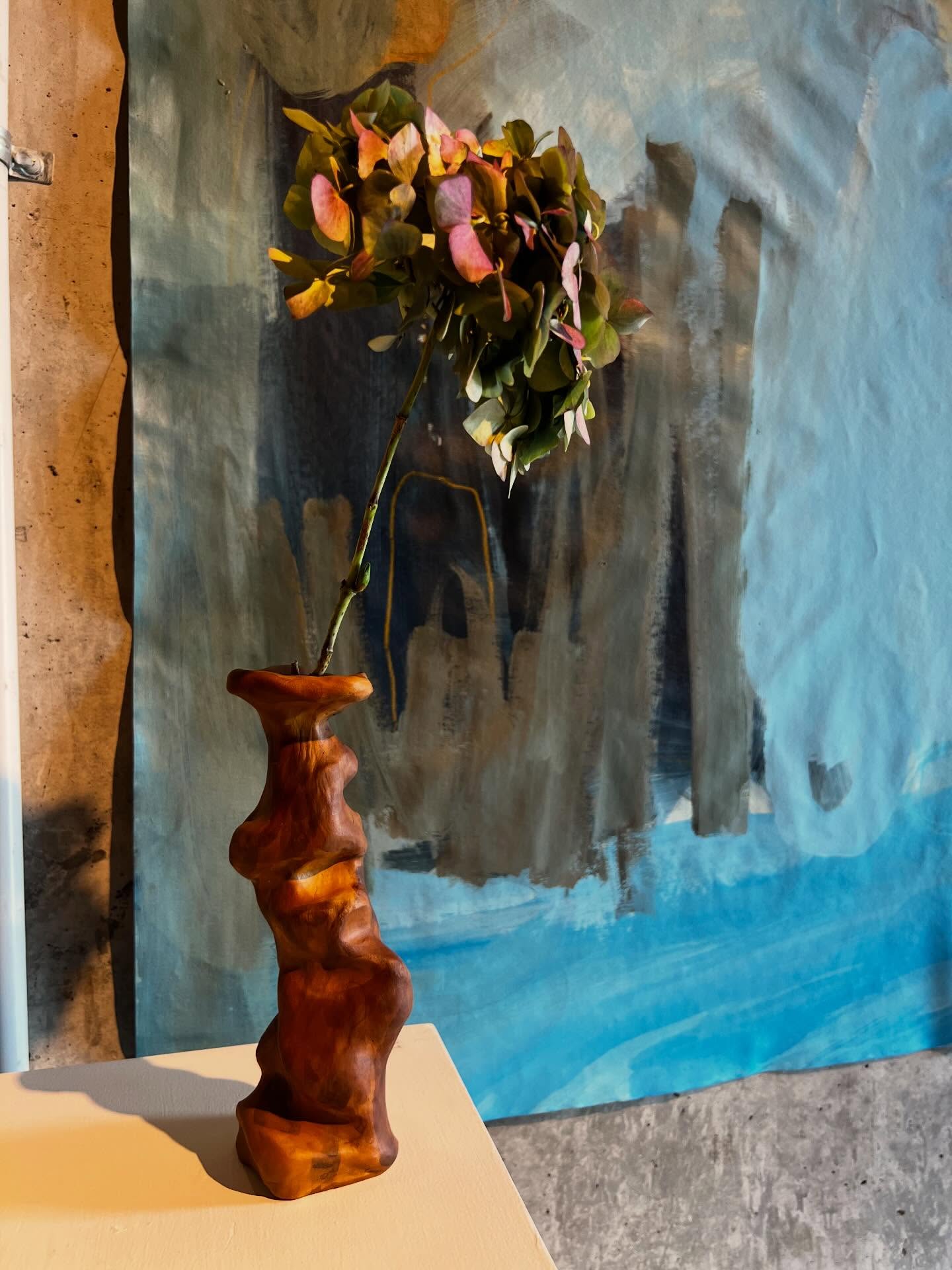 A few installation pics from silo 6. Things are starting to shape up, come have a look this Saturday night from 6-9pm 🥂#silo6 #auckland_art #nzartists #nzartcollector #nzartcommunity 🧡 Can’t wait to see @logan_bow____ finished installation and thanks to @imprometeus for making sure everyone has light on their work @meettheartists_nz