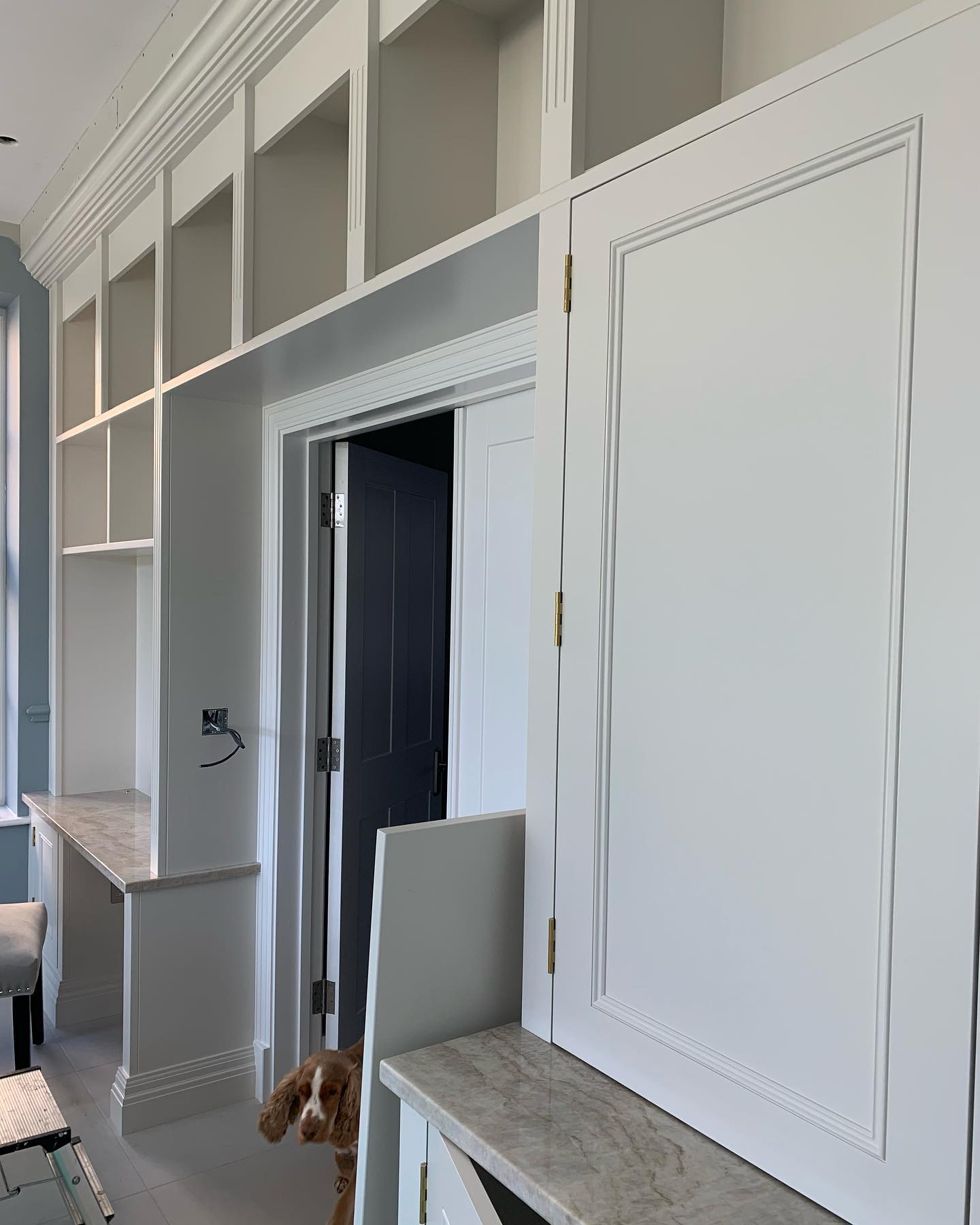 There is no better day for me than being onsite watching projects come to life after months of hard work and planning. I am always in awe of the talented people I work with - I also really love the banter, it is so much fun! The amount of detail that went into this cabinetry is easily forgotten when you see the finished article (soon to be finished in this case) I will feature some of the stages on my stories. I like sharing unpolished photos from time to time as a reminder that behind every great design idea is an army of talent who are doing the hard work - plasterers, plumbers, electricians, joiners, painters to name a few #interiordesign #cabinetrydesign #daniellesinclair #designer #oxfordshireinteriors #lovetothetrades #bonechinablue #slakedlimemid #littlegreene