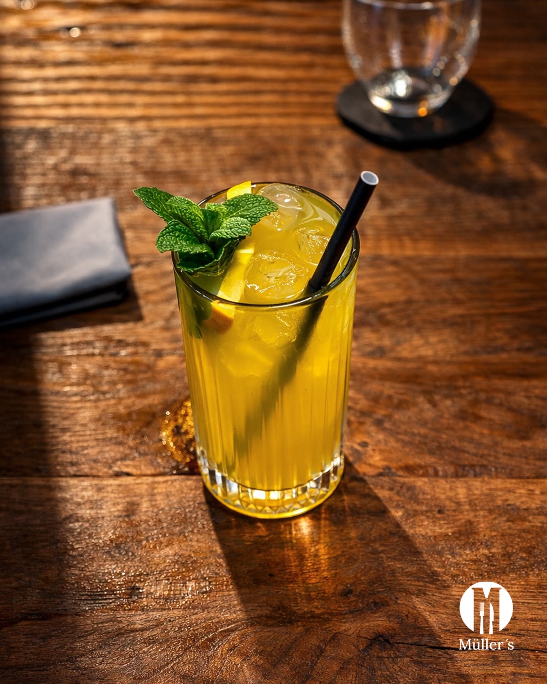 Schmeckt wie Zuhause… nur besser. 🥭
Hausgemacht bei Müller’s 🤌🏼
—————•
#goslar #cocktails #mango #altstadtgoslar #niedersachen