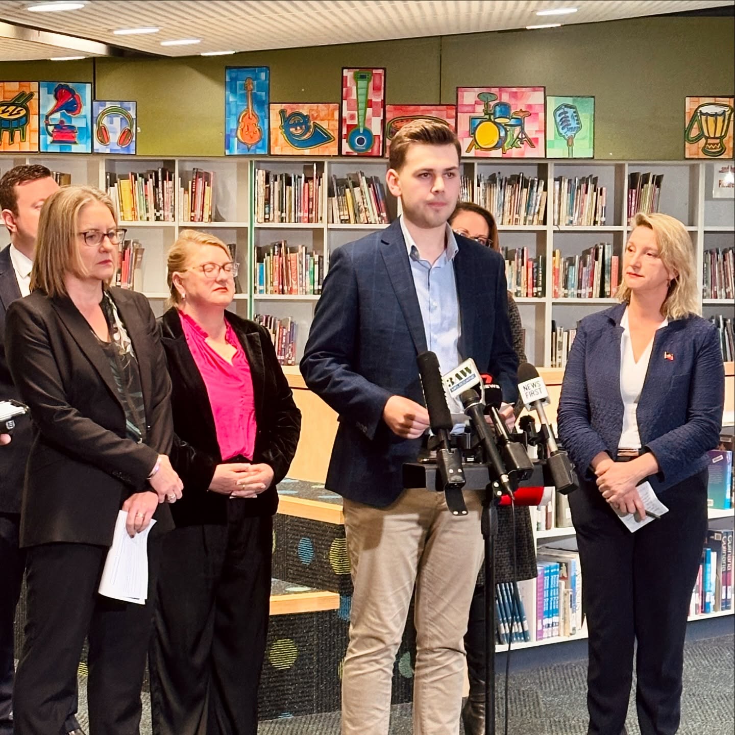 I was with @jacintaallanmp, @vicki_ward_mp, @jaclynsymesmp and @nataliehutchinsmp today as they announced a new package to continue Victoria’s world leading work to end family violence.
It includes reform across FVIO and family violence safety notices, continued cultural shifts through Respectful Relationships in schools, and will deliver increased therapeutic supports for victim survivors of all ages.
We still have so much ahead of us as the consultation continues and bills are drafted to legislate these changes.
We must continue our work until all of us can live safely in our homes.