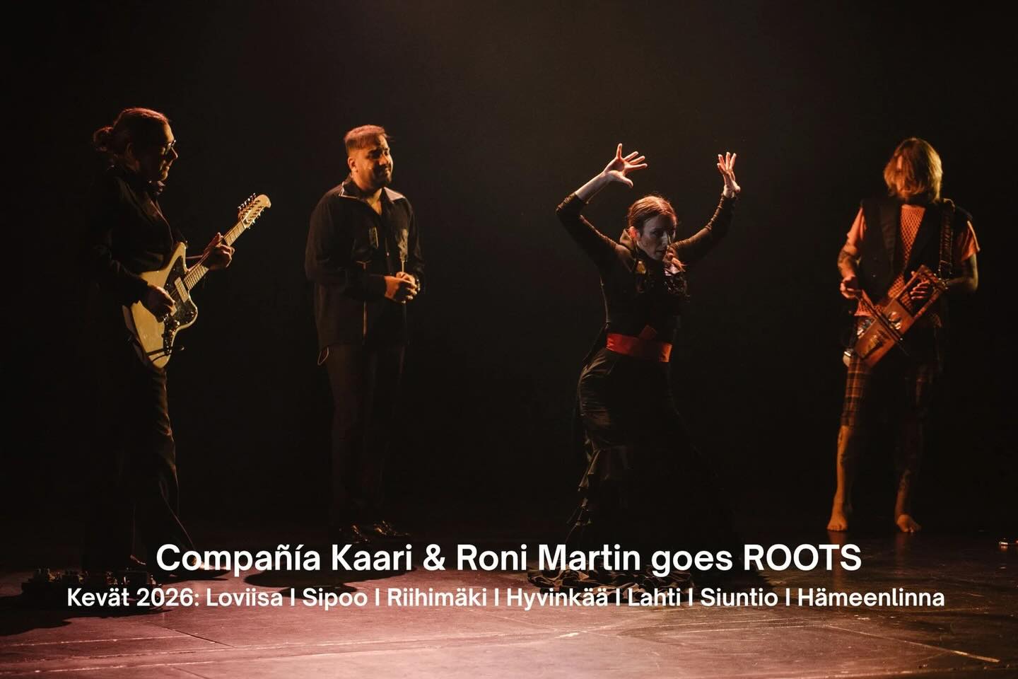 MENOVINKKI! ✨
COMPAÑIA KAARI & RONI MARTIN GOES ROOTS HÄMEENLINNASSA 19.3.2026 PALOKUNTATALOLLA KLO 18.30
Compañía Kaari & Roni Martin goes ROOTS-teoksessa yhdistetään ennakkoluulottomasti eri musiikkiperinteitä ja -tyylejä. Se on kuin musiikillinen sulatusuuni, jossa arabi-, juutalais- ja romanimusiikki kohtaavat flamencon rytmien ja suomalaisen jouhikon kanssa.
Esityksessä kuullaan Suomessa vähemmistössä olevia kulttuureja: irakilainen Ali Saad hallitsee perinteisen arabialaisen musiikin, Roni Martin perheensä juutalaisen musiikkitradition, jouhikonsoittaja Pekko Käppi suomalaisen kansanmusiikin ja koreografi Kaari Martin flamencotanssin ja rytmiikan.
Compañía Kaari & Roni Martin goes ROOTS sopii kaikenikäisille. Teoksessa lauletaan ainakin suomeksi, arabiaksi, hepreaksi ja ladinoksi. Sinun ei tarvitse ymmärtää näitä kieliä vaan voit nauttia musiikista kokemuksena.
Lavalla:
Pekko Käppi – jouhikko, voc.
Roni Martin – piano, kitara, voc.
Kaari Martin – tanssi, voc.
Ali Saad - laulu
Esityksen kesto: noin 60 min
📸: Mari Waegelein
#visithämeenlinna #menovinkki
