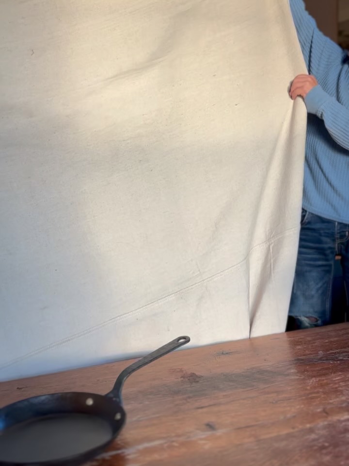 A little bit of BTS trying to get new photos for the website😅 working on arm strength over here, haha. They all wanted a turn holding the cloth. They love helping with everything from holding a backdrop to hammering copper even down to packing up orders
#carbonsteel #virginia #bts #handforged