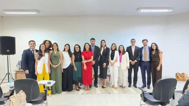 💜 O Dia Internacional da Mulher foi celebrado com história e coragem.
No último dia 13, a PGM e a APROMP promoveram uma tarde especial no Auditório da Escola de Governo, com a palestra da Desembargadora Hélvia Túlia Sandes Pedreira (TJ/TO) sobre trajetória, desafios e liderança feminina no serviço público.
Palavras que inspiram. Letramento que nos dá repertório. Histórias que fortalecem. Presença que transforma.
Gratidão a todas e todos que fizeram parte desse momento. 🌸
#DiadasMulheres #APROMP #PGMPalmas #MulheresNoServiçoPúblico