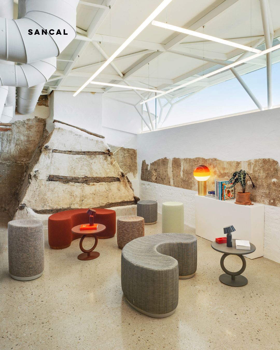 @sancal
Quando o vazio ganha forma.
A coleção Dividuals, desenhada pelo Note Design Studio para a Sancal, inverte a forma de olhar para o mobiliário. Parte do conceito "Void Matters", onde os designers exploraram não o objeto em si, mas o espaço negativo que o define. O resultado são pufes com silhuetas orgânicas e complementares.
Estas peças funcionam como um jogo de encaixe visual. Podem habitar o espaço isoladamente, como pequenas esculturas abstratas, ou agrupar-se para formar "ilhas" de assento em áreas de convívio. A combinação de tecidos e a suavidade das curvas quebram a rigidez das linhas retas na arquitetura.
O Note Design Studio demonstra aqui como uma peça auxiliar pode ter um protagonismo absoluto, trazendo dinamismo e cor a qualquer ambiente.
ENG
When the void takes shape.
The Dividuals collection, designed by Note Design Studio for Sancal, reverses the way we look at furniture. It stems from the "Void Matters" concept, where the designers explored not the object itself, but the negative space that defines it. The result is poufs with organic and complementary silhouettes.
These pieces work as a visual puzzle. They can inhabit a space in isolation, like small abstract sculptures, or group together to form seating "islands" in social areas. The combination of fabrics and the softness of the curves break the rigidity of straight lines in architecture.
Note Design Studio demonstrates here how an auxiliary piece can take absolute center stage, bringing dynamism and color to any environment.
Design by: @notedesignstudio
Would you like more information? Send us a private message or visit design-minder.com
#DesignMinder #Sancal #ContemporaryDesign #FurnitureArt #IndustrialDesign #MinimalDesign #DesignInspiration #SpanishDesign #NoteDesignStudio #Dividuals #VoidMatters #OrganicDesign #InteriorArchitecture