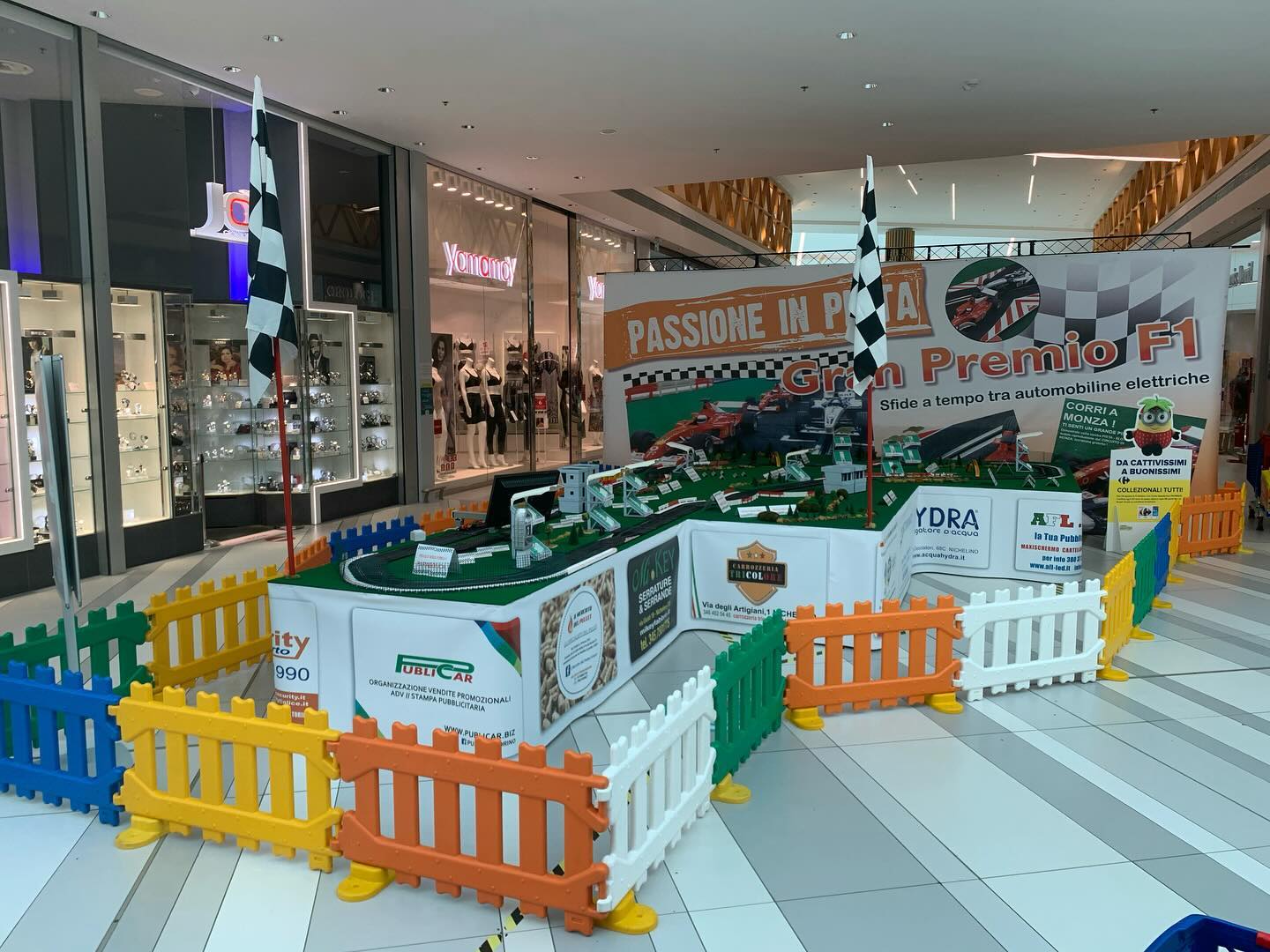 GP Formula 1 Monza Slot
Passione in Pista !
Un evento Villageparty !
Per info +39 392 4964392
#gpf1;#formula1;#pista;#slotcarracing;#sfida