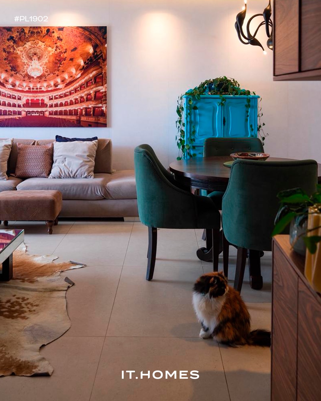 À venda no valorizado Edifício Pallacios - Av. Campos Sales, 682 - este apartamento de 98 m² ocupa o 19º andar e conta com uma vista aberta, ventilação privilegiada e abundante luz natural; atributos que ampliam a sensação de espaço e elevam a experiência cotidiana.
Recém-reformado, o imóvel traduz equilíbrio entre elegância e funcionalidade. O living integra sala e cozinha com fluidez, valorizado por marcenaria #Florence e soluções sob medida que organizam cada ambiente com precisão e permanência estética. A atmosfera é contemporânea e acolhedora, construída a partir de escolhas coerentes de materiais, proporções e iluminação.
Mais informações: (84) 98681-3322
Residencial Pallacios - Tirol | Av. Campos Sales, 682
19º andar | 98m2 | 2 quartos, sendo 1 suíte master | 2 vagas, sendo 1 com tomada para carro elétrico | Área de serviço | Parcialmente mobiliado | Modulados sala e cozinha Florense | Sistema de iluminação com automação | Recém-formado | Piscina Adulto | Piscina Infantil | Playground | Horta Coletiva | Academia Equipada | Sauna | Churrasqueira | Salão de Festas | Quadra Poliesportiva | Condomínio - R$1.125,26 | IPTU - R$4.064,59
Valor: R$ 1.050.000,00
Ref.: PL1902