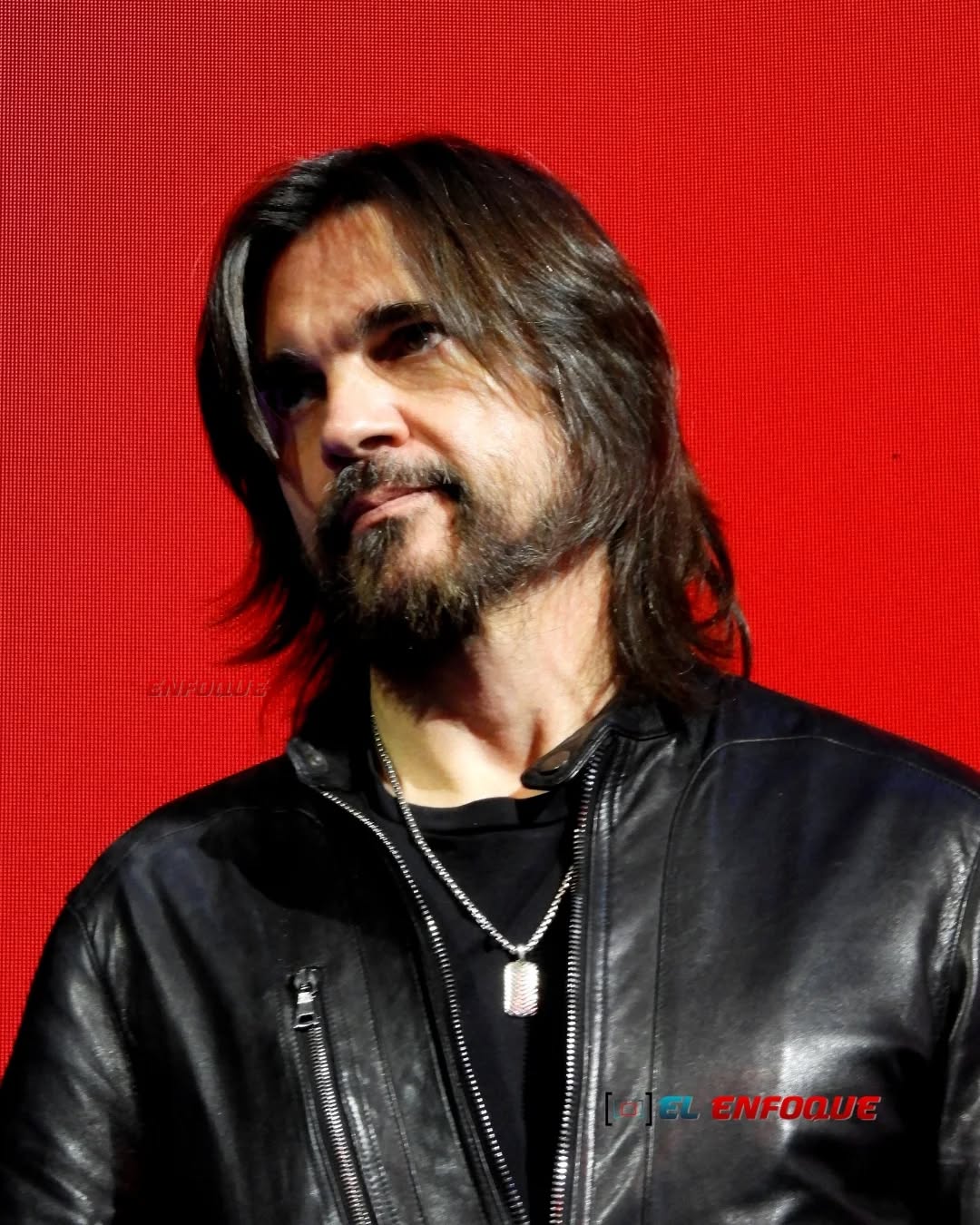 Juanes, el legendario artista colombiano que aportó de forma invaluable a la música latina en la exposición en el mundo es el protagonista, el foco de nuestro lente en esta oportunidad. Gracias Juanes!!!
Me encantó retratarlo 🙏🏼
#Juanes #rock #rockstar #colombia🇨🇴